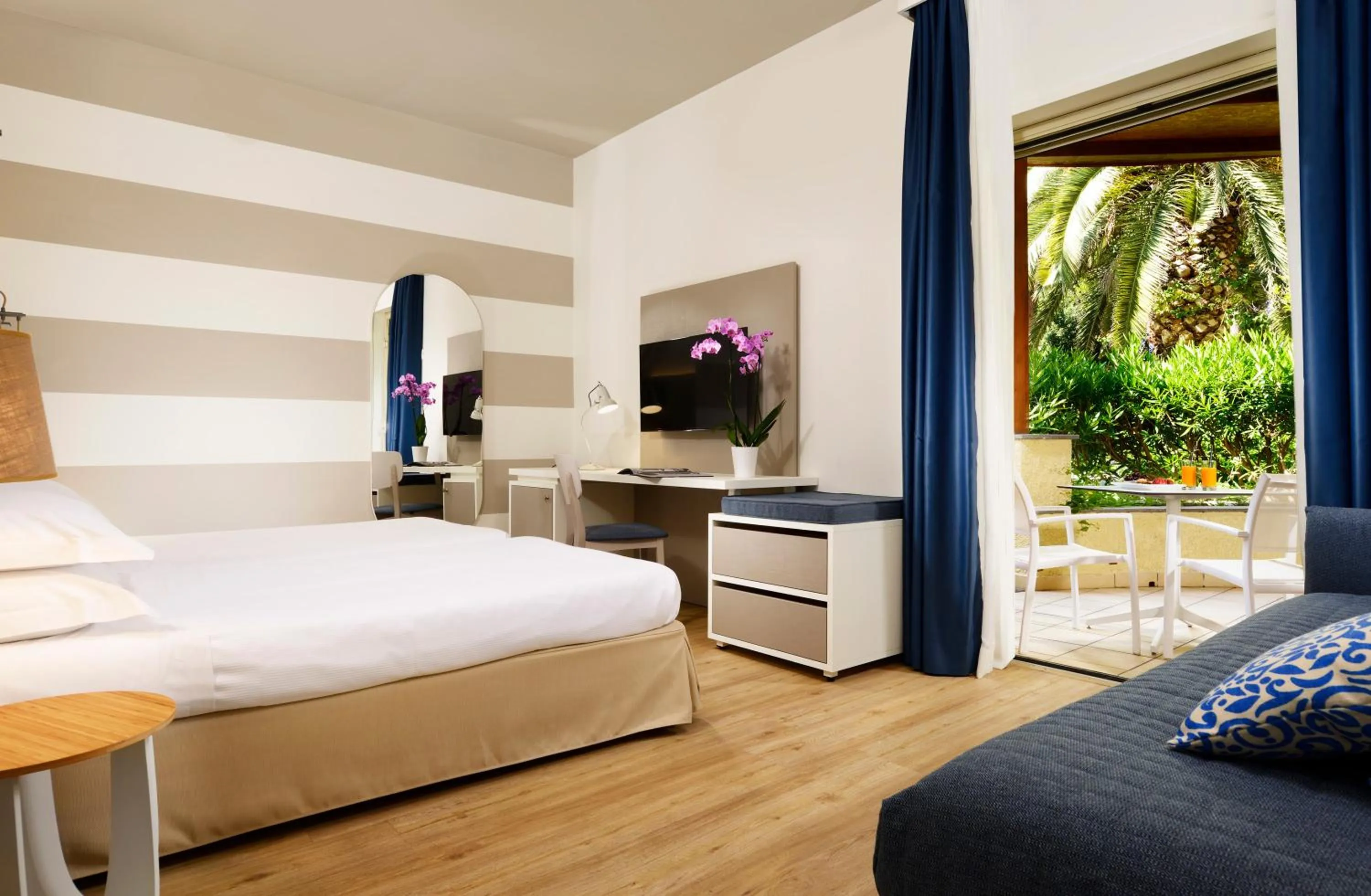Bedroom, Bed in UNA Hotels Naxos Beach Sicilia