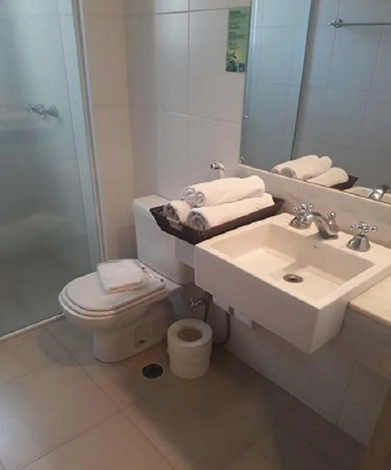 Shower in Hotel Del Fiol