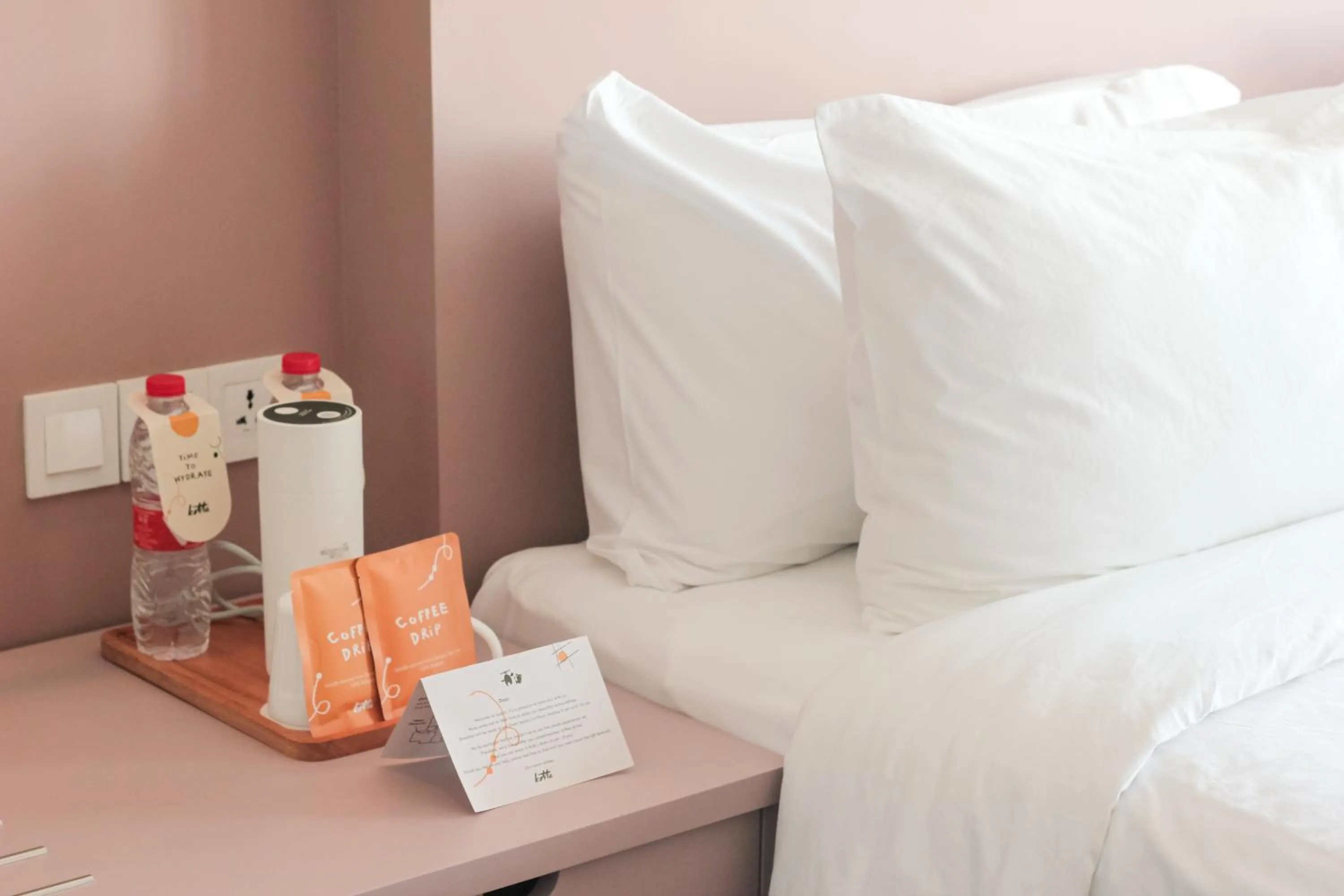 Coffee/tea facilities, Bed in Kotta Hotel Semarang