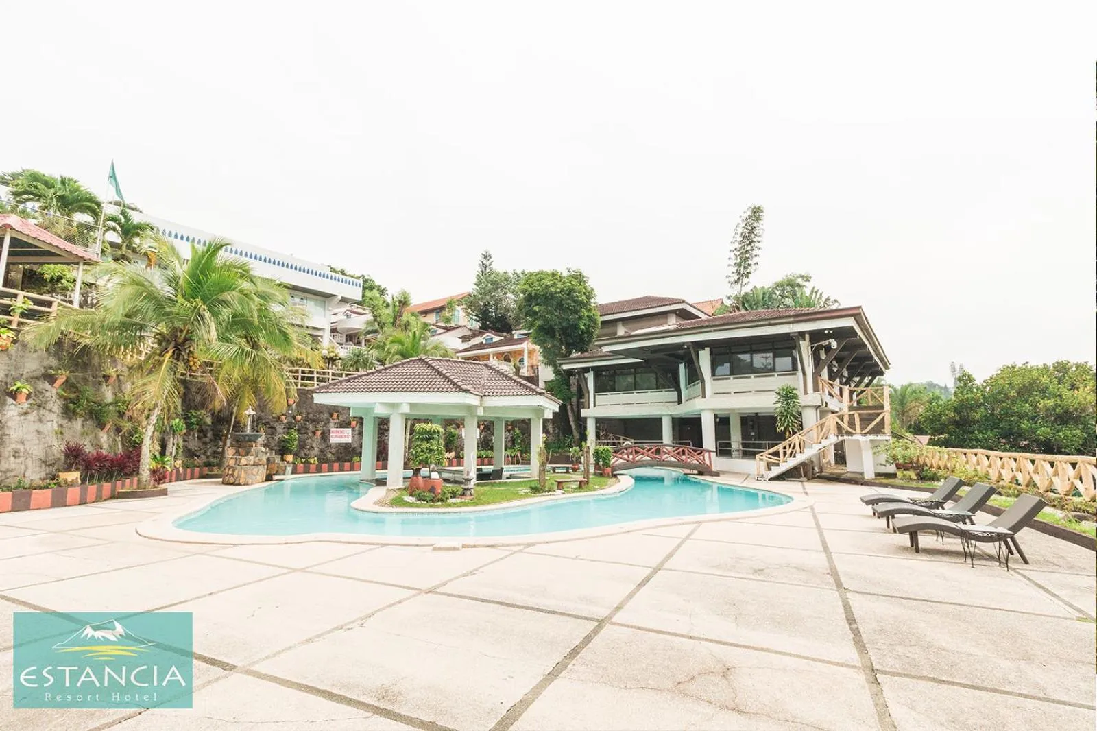 Swimming pool in Estancia Resort Hotel