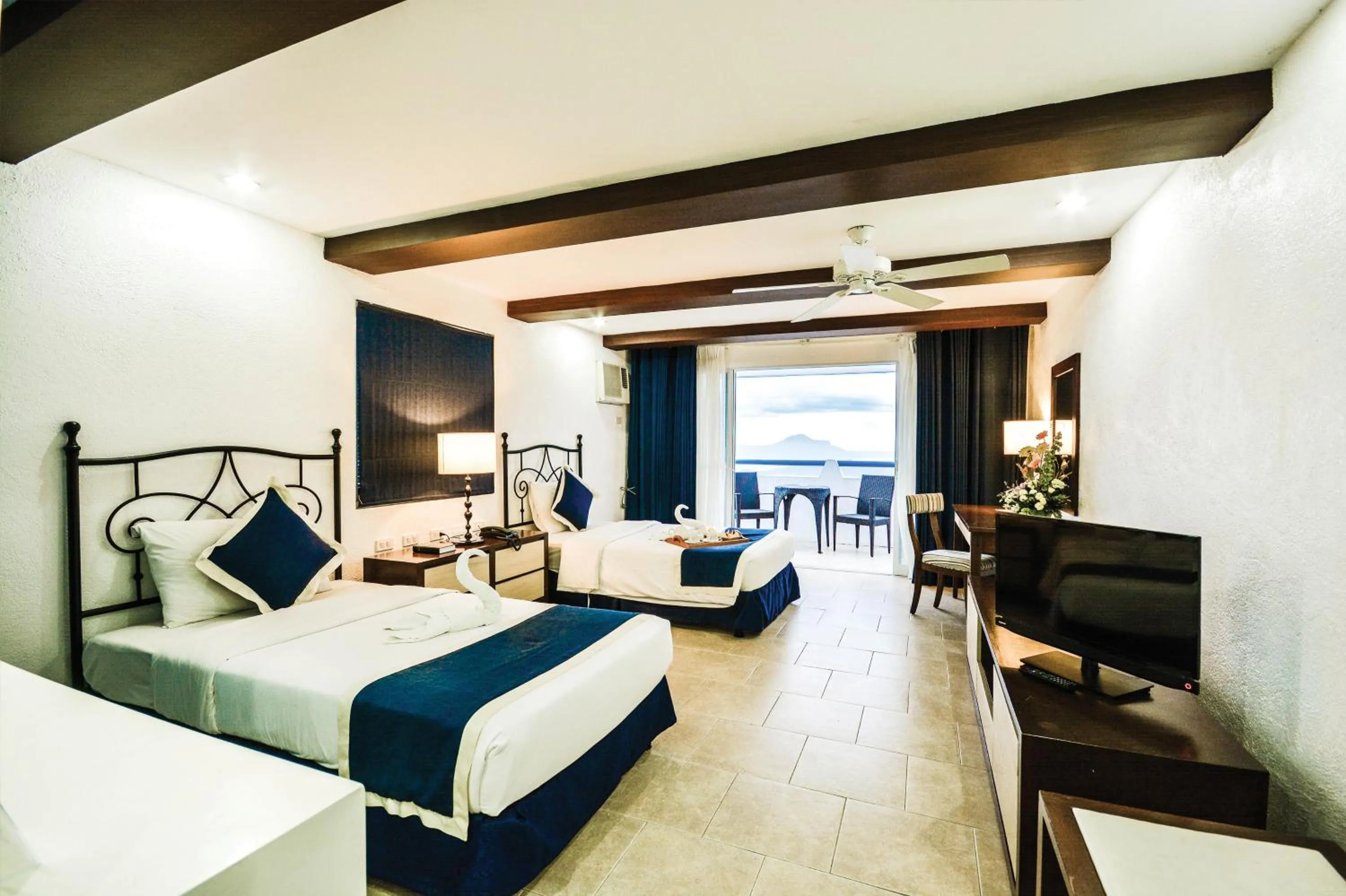 Bedroom, Bed in Estancia Resort Hotel