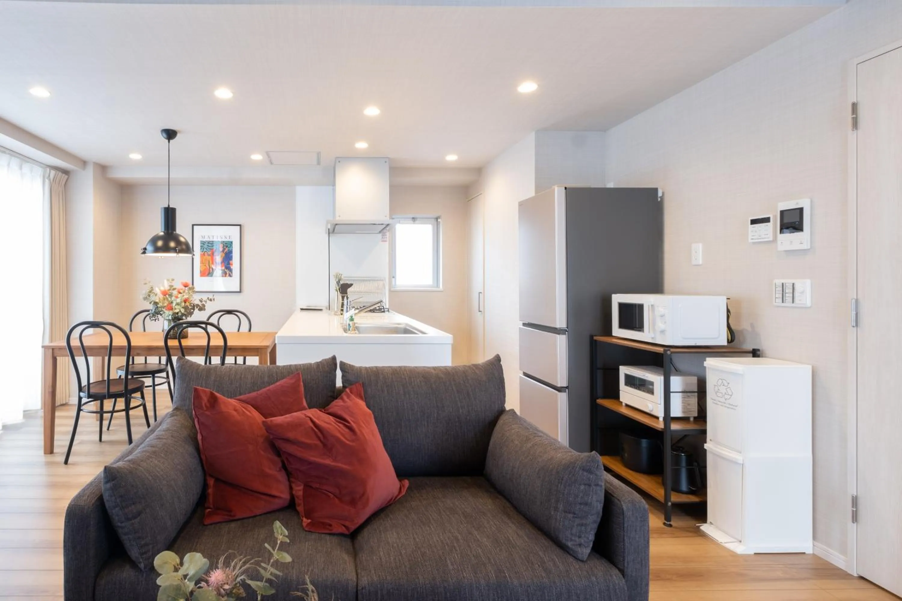 Living room in Ken's Place麻布East