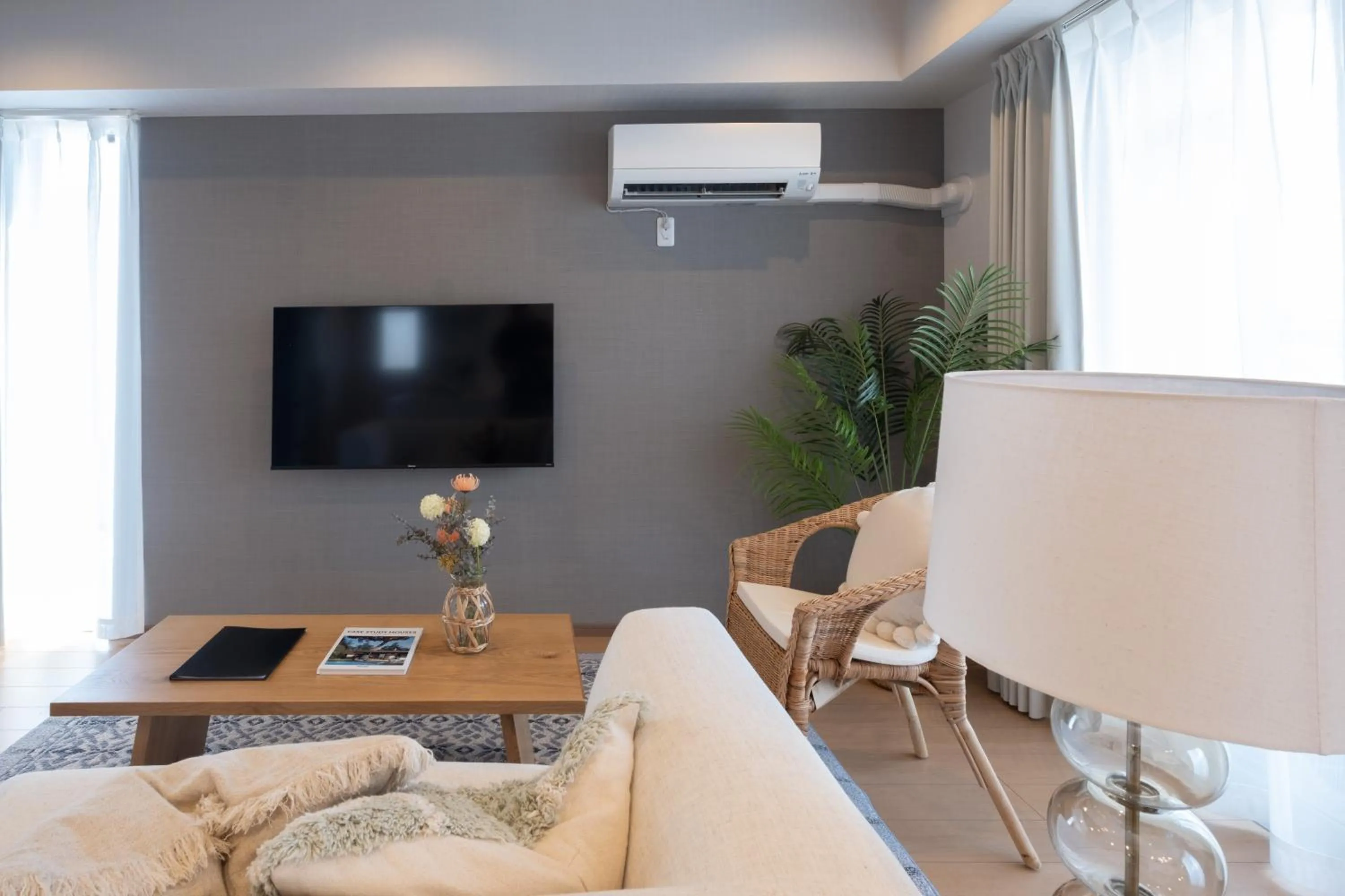 Living room in Ken's Place麻布East