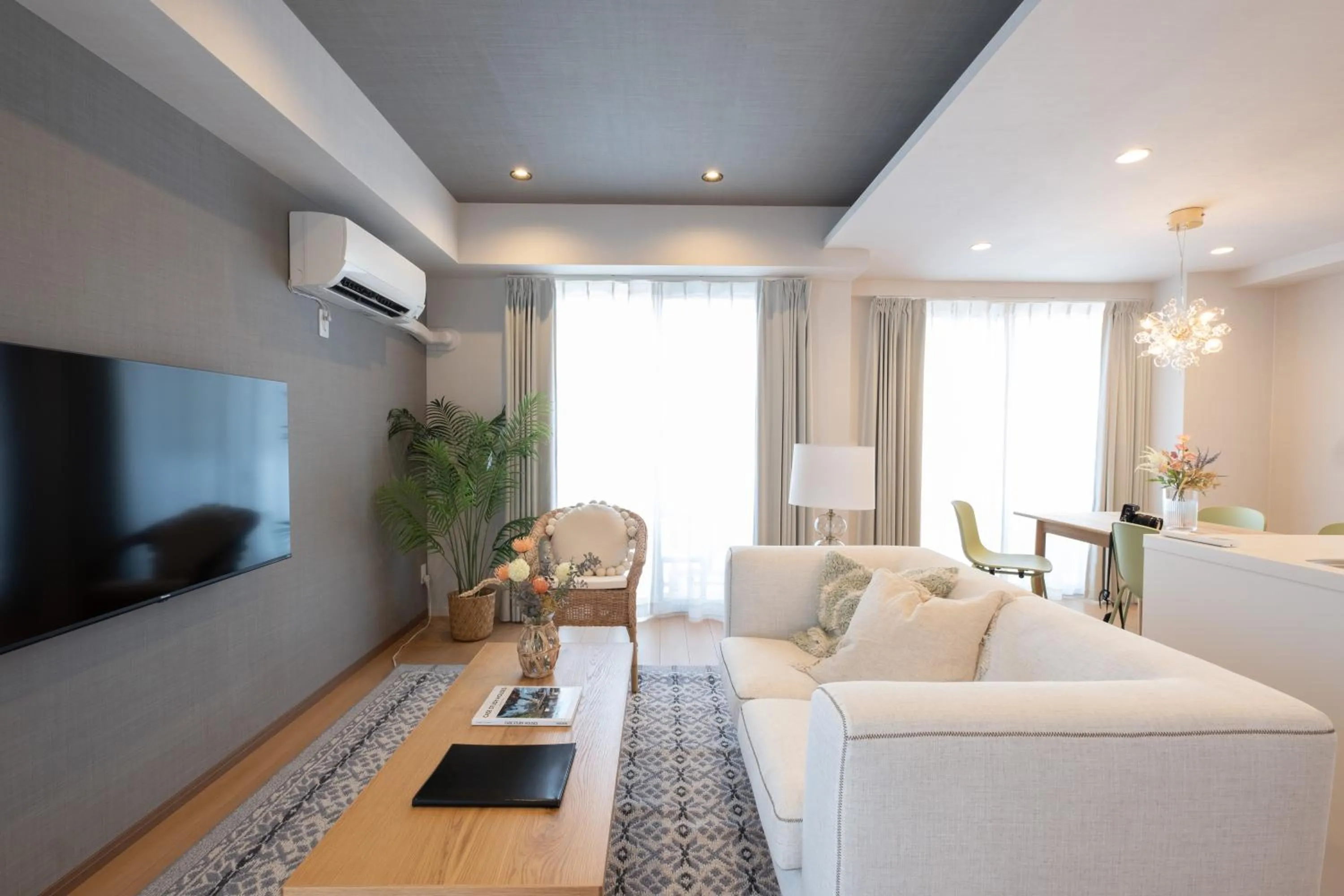 Living room in Ken's Place麻布East