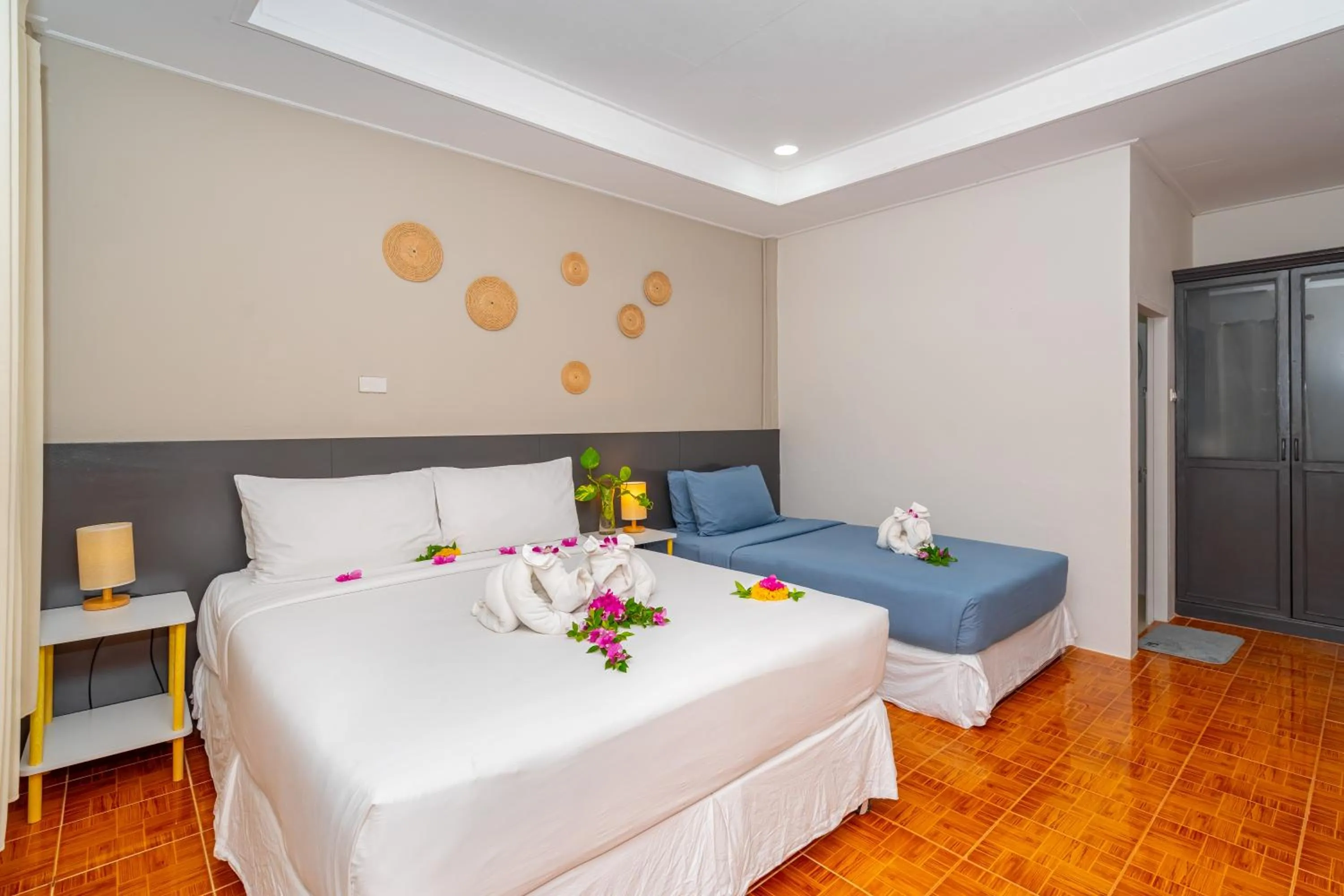 Bed in Lanta Beachfront Resort