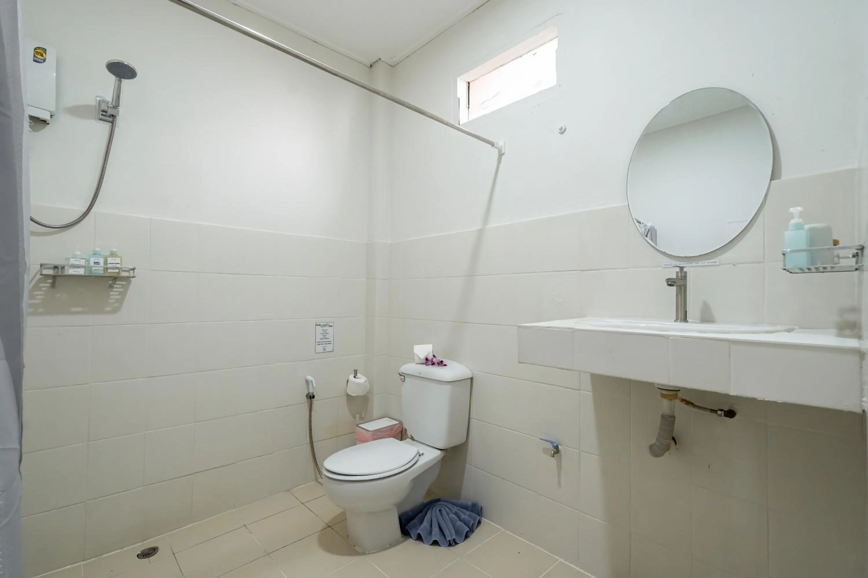 Bathroom in Lanta Beachfront Resort