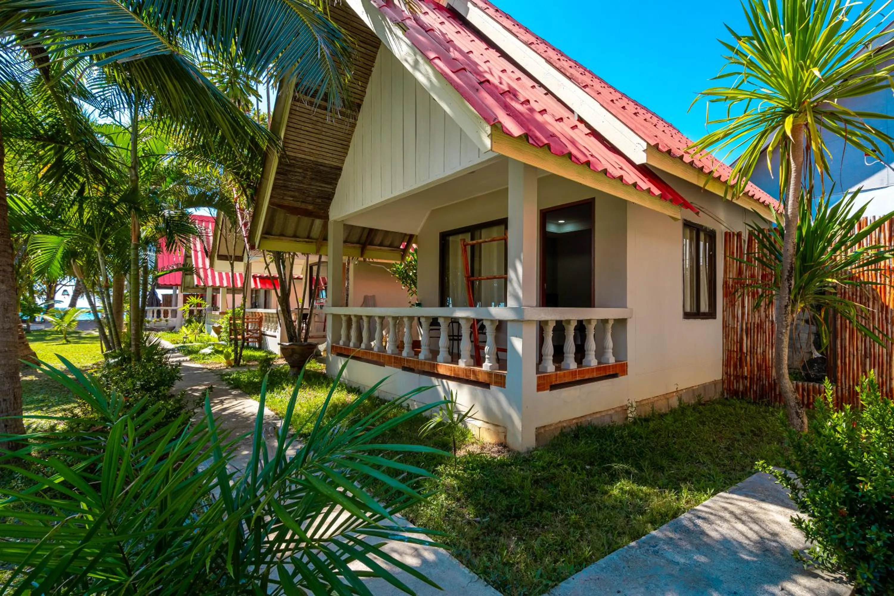 Property building in Lanta Beachfront Resort