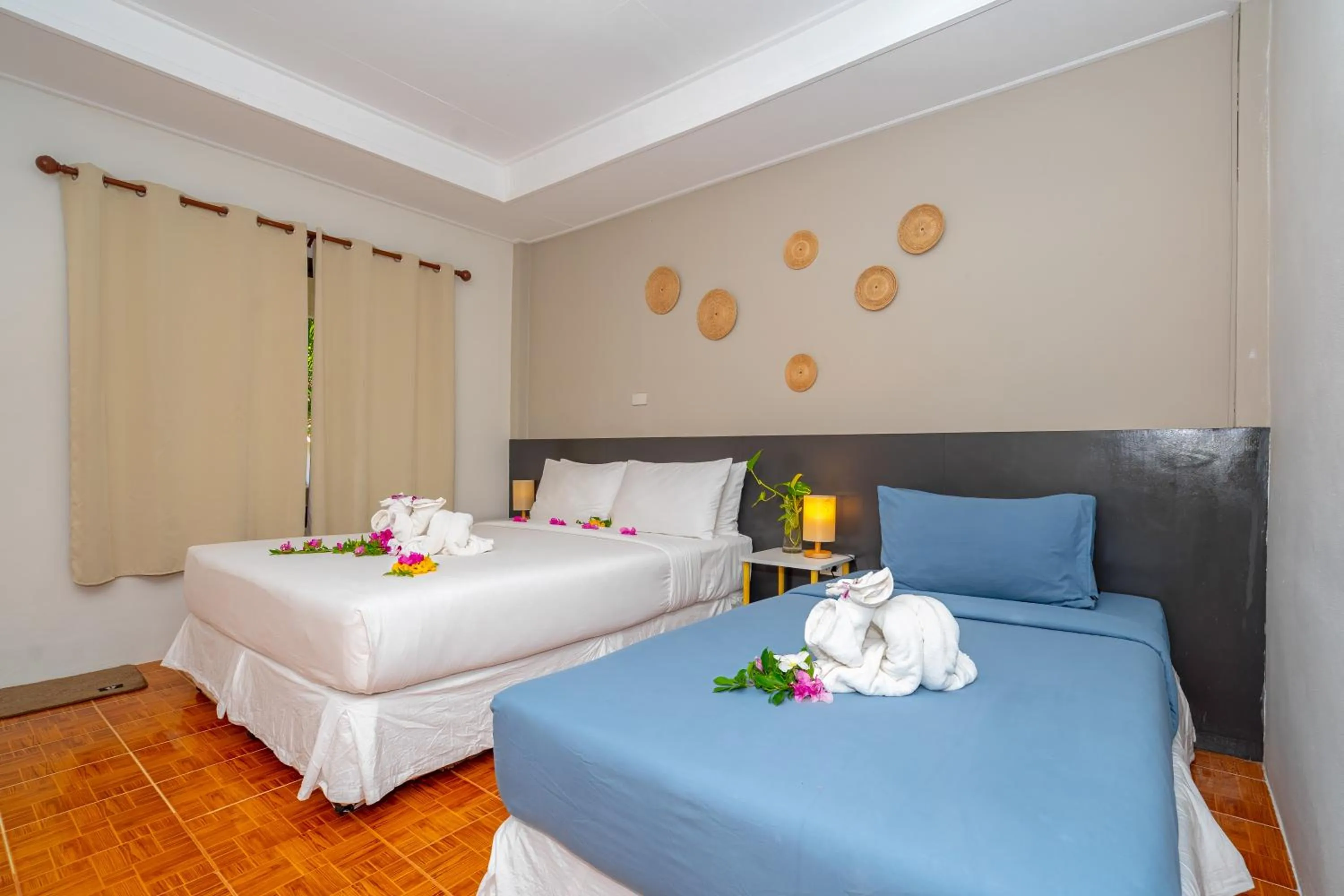 Bedroom, Bed in Lanta Beachfront Resort