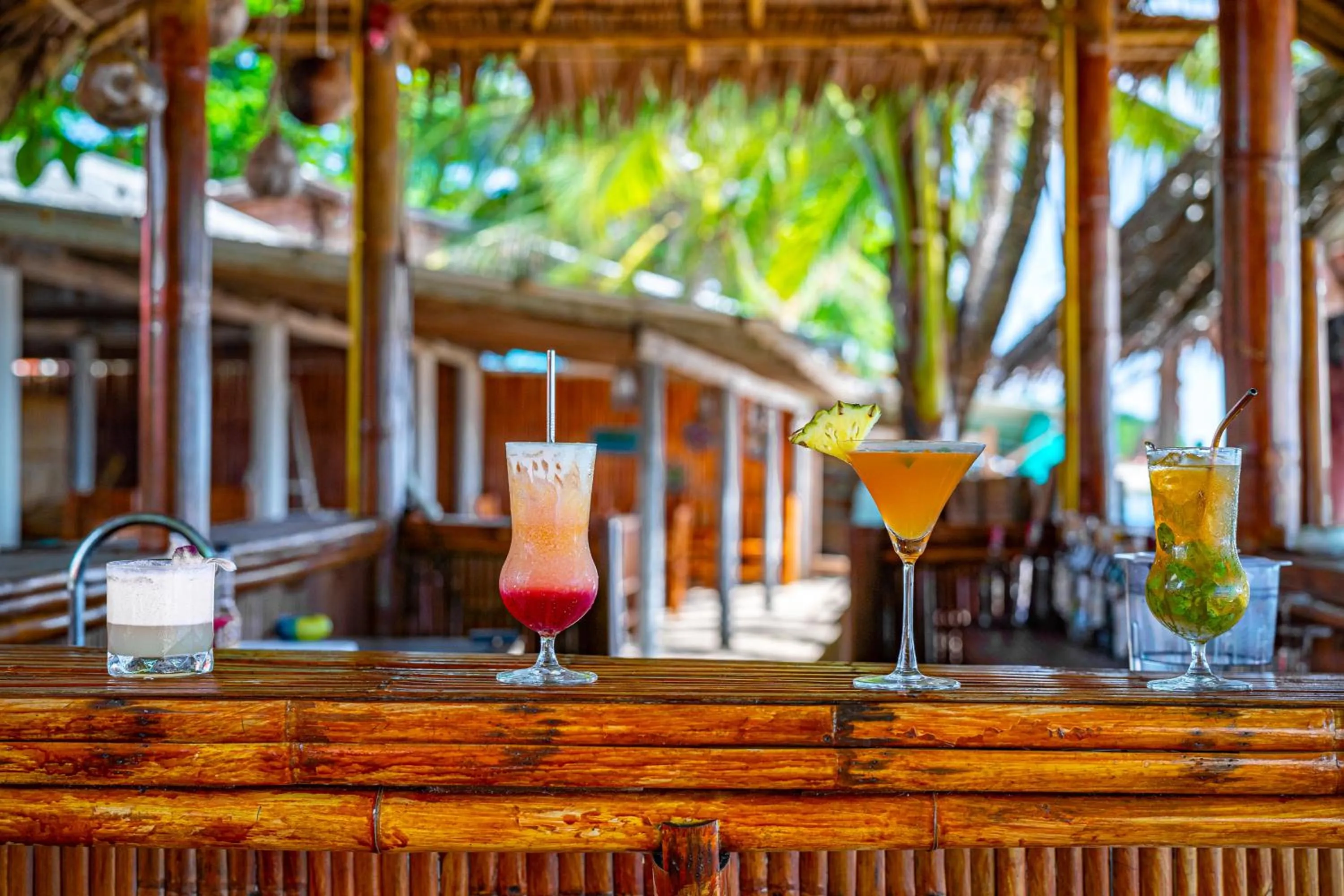 Lounge or bar in Lanta Beachfront Resort