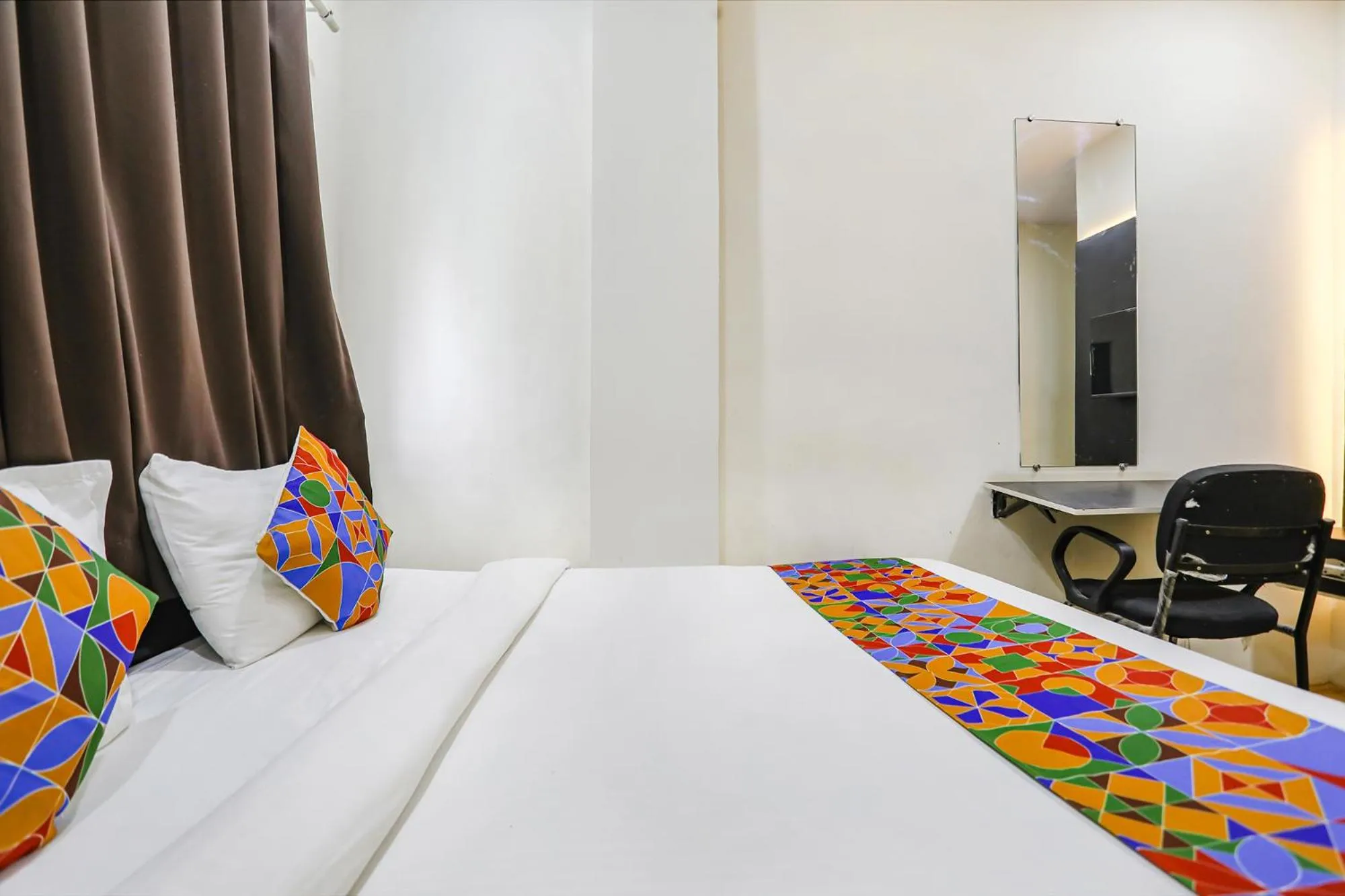 Bed in FabHotel New Shraddha Inn - Nr Airport Colony