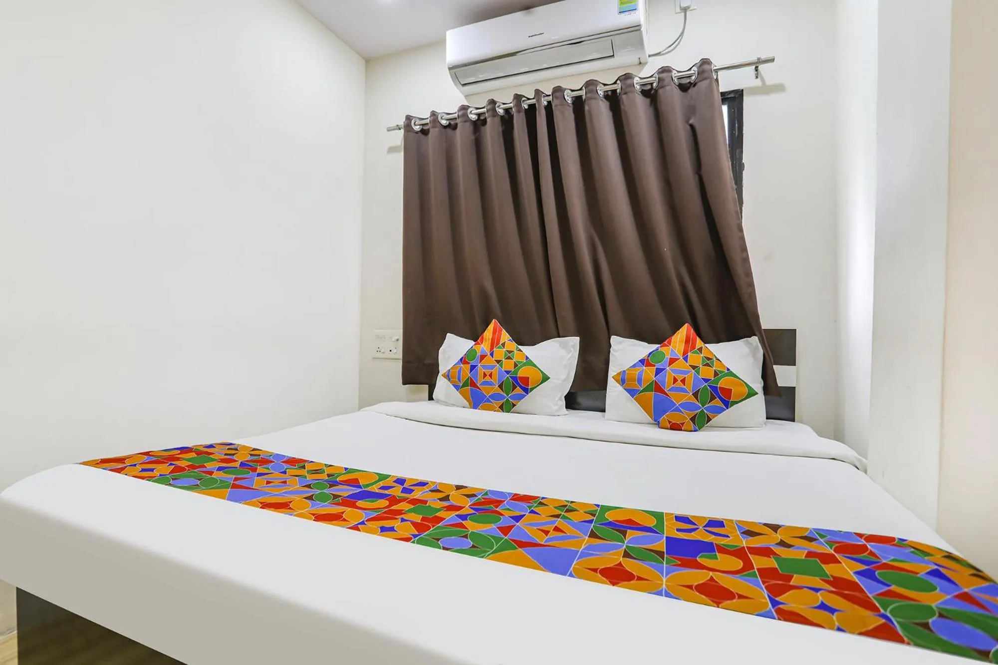 Bed in FabHotel New Shraddha Inn - Nr Airport Colony