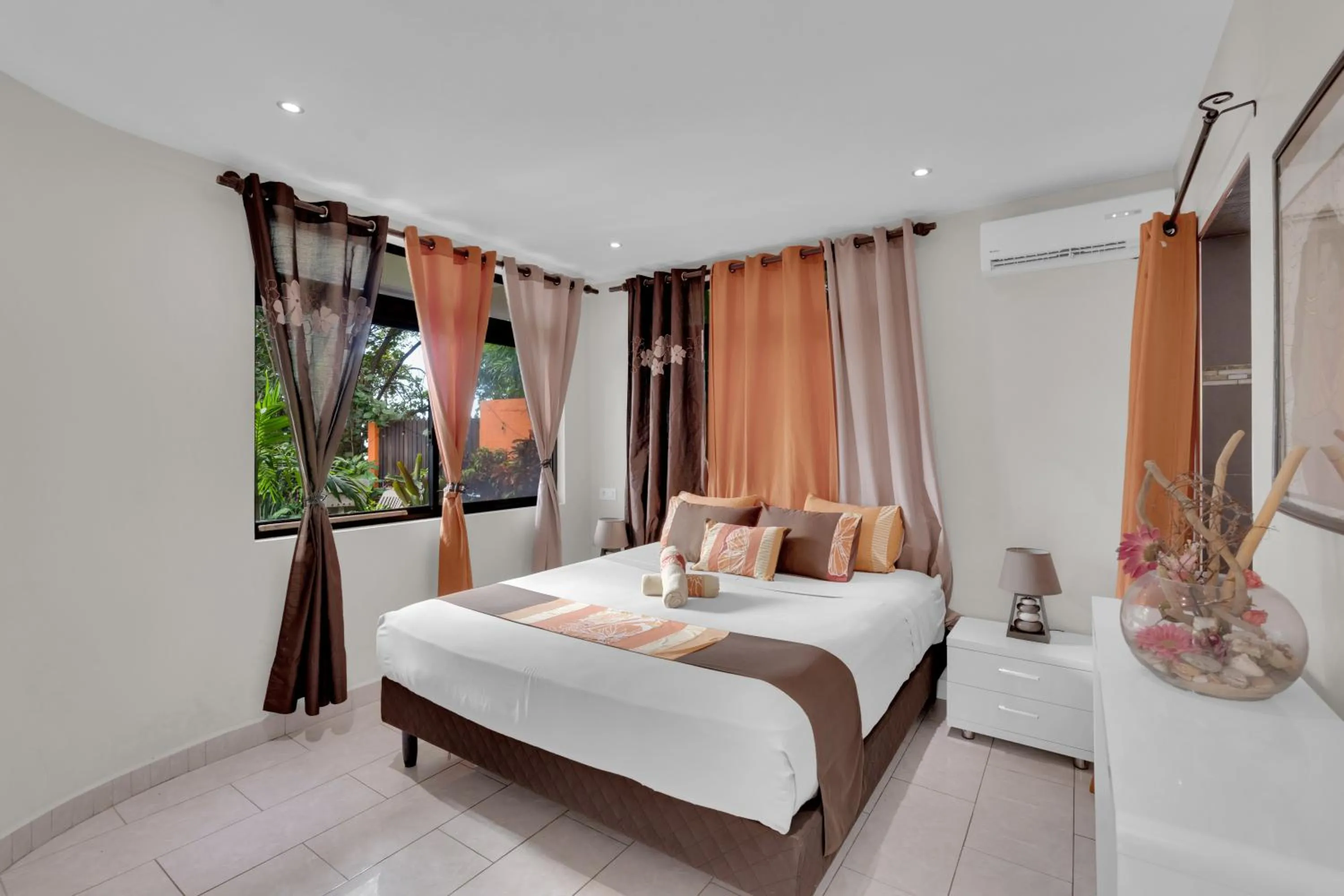 Bed in Tahiti beach house