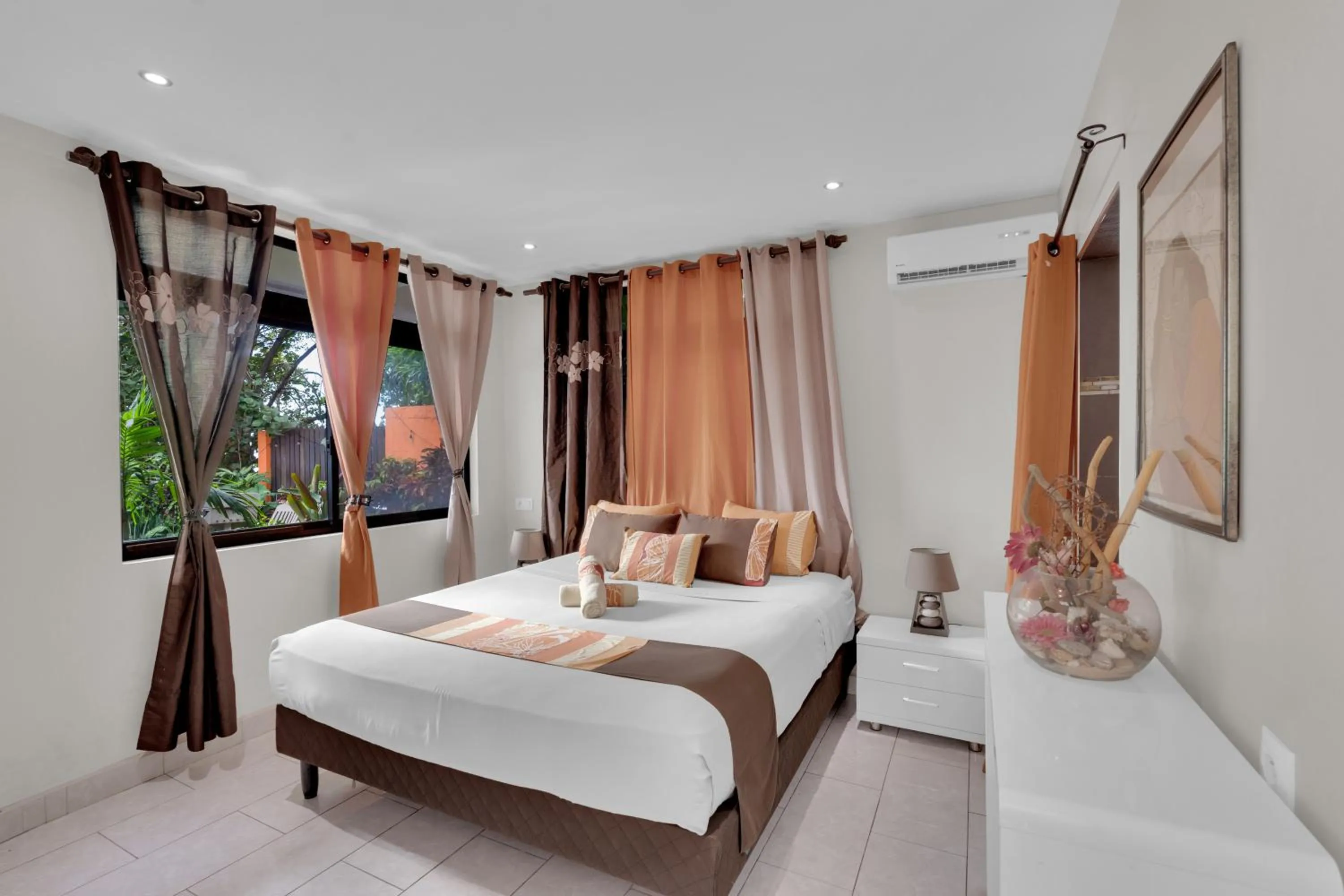 Bed in Tahiti beach house