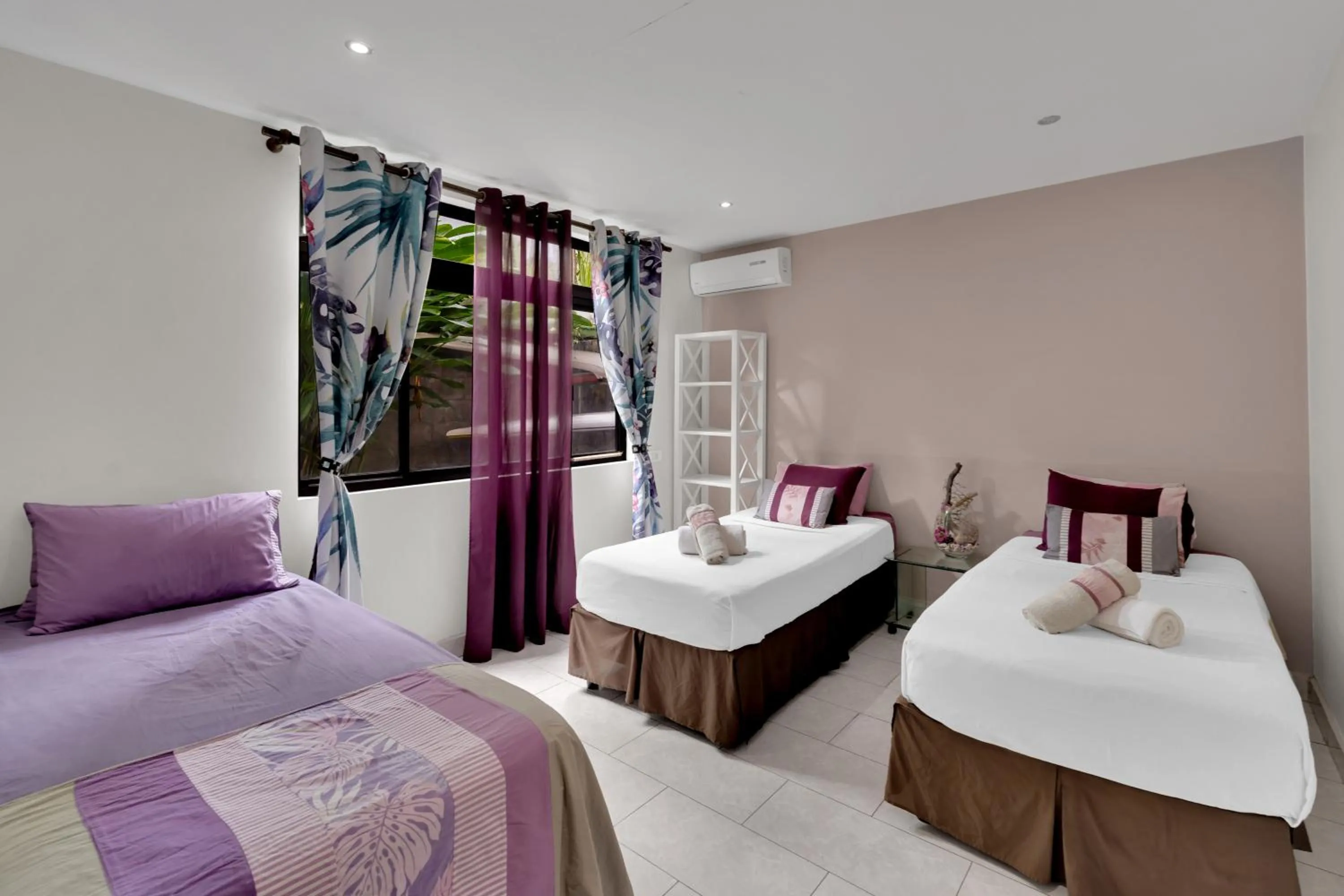 Bed in Tahiti beach house