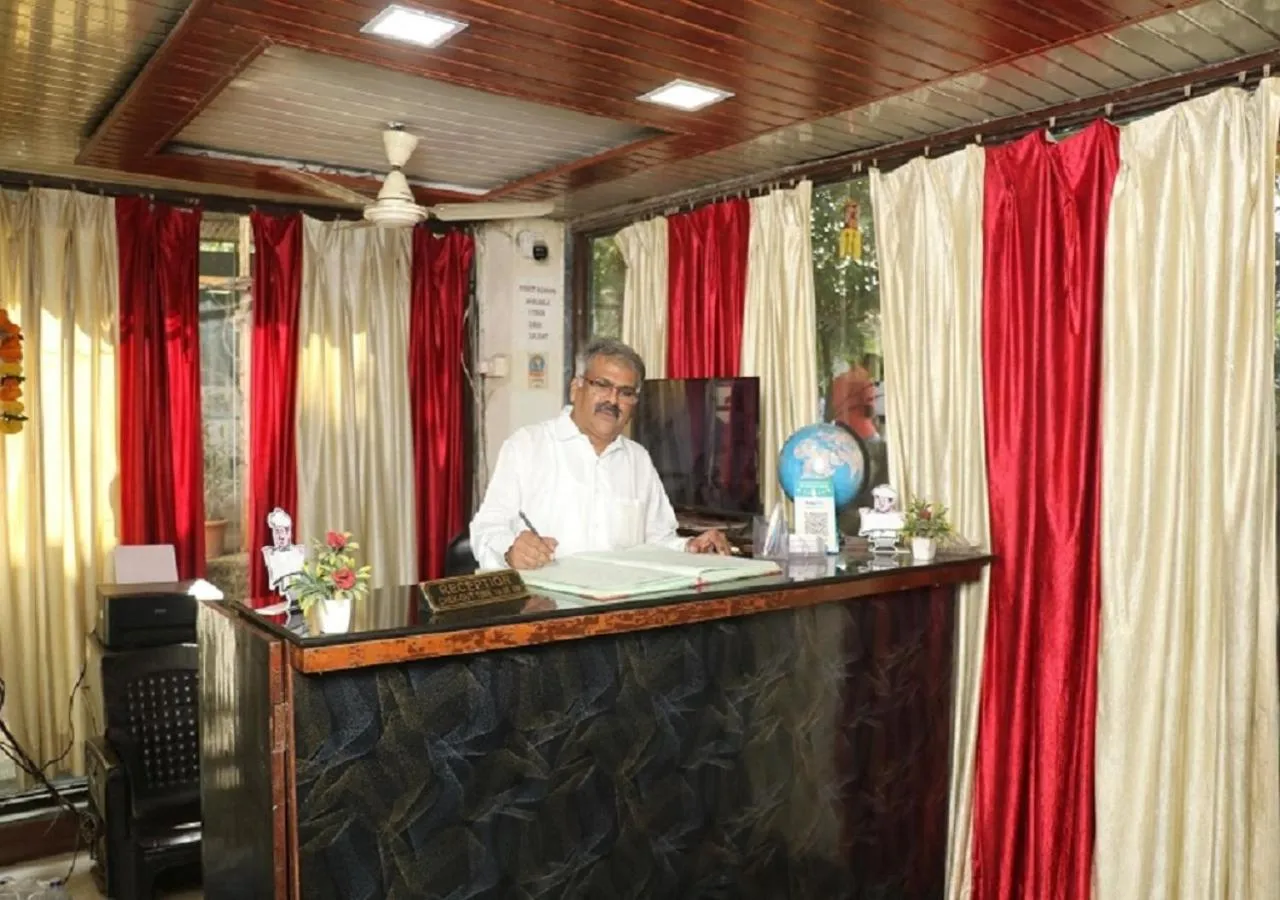 Lobby or reception in Hotel Geetanjali St Bus Stand Panvel