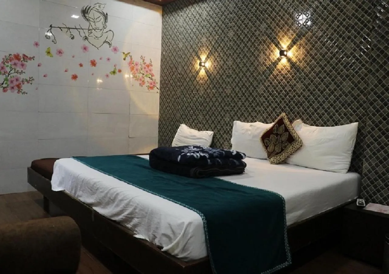 Shower in Hotel Geetanjali St Bus Stand Panvel