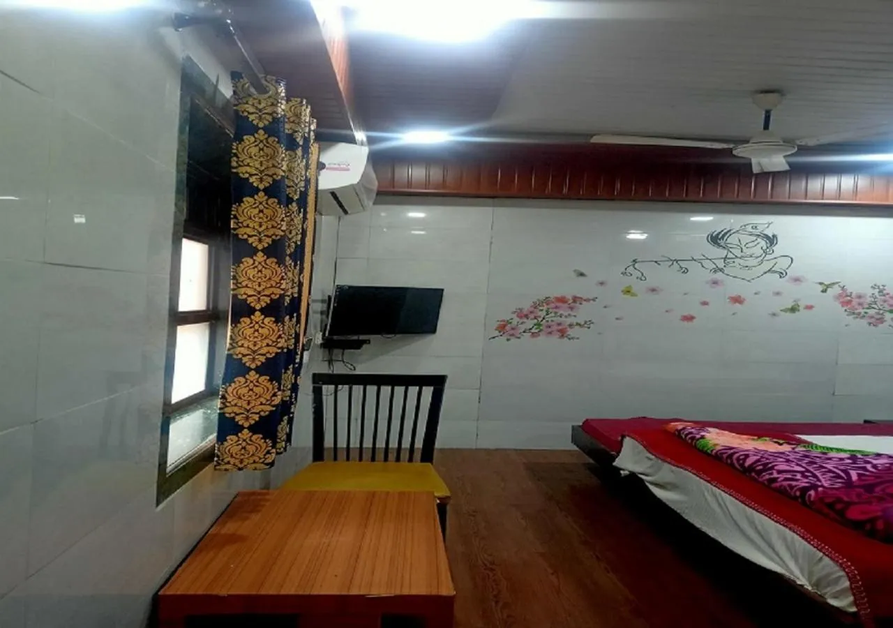 Shower in Hotel Geetanjali St Bus Stand Panvel