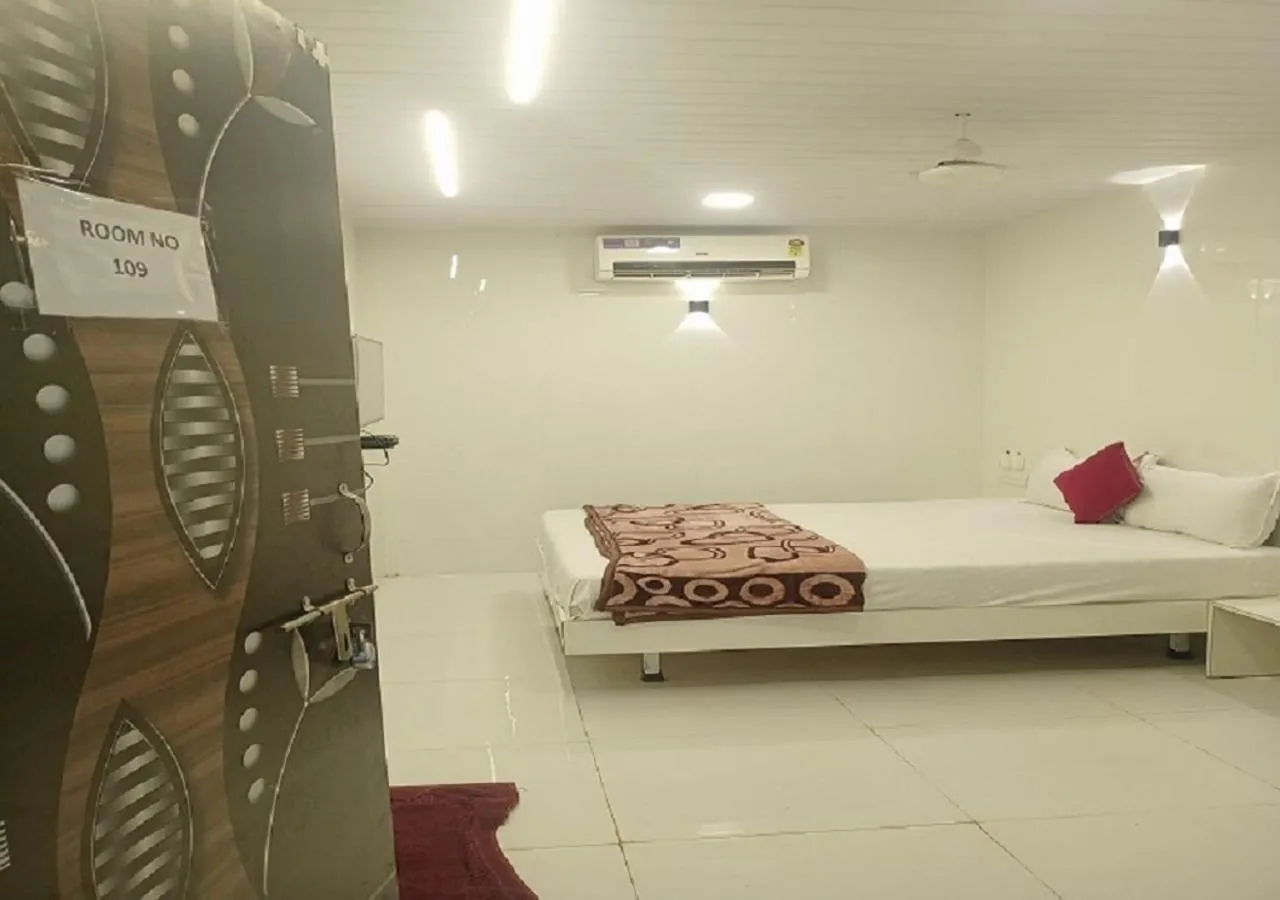 Shower in Hotel Geetanjali St Bus Stand Panvel