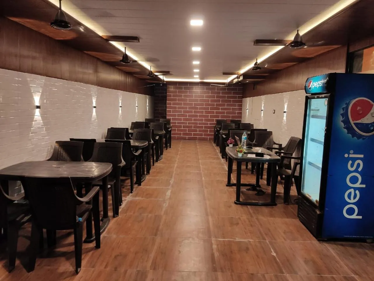 Restaurant/places to eat in Hotel Geetanjali St Bus Stand Panvel