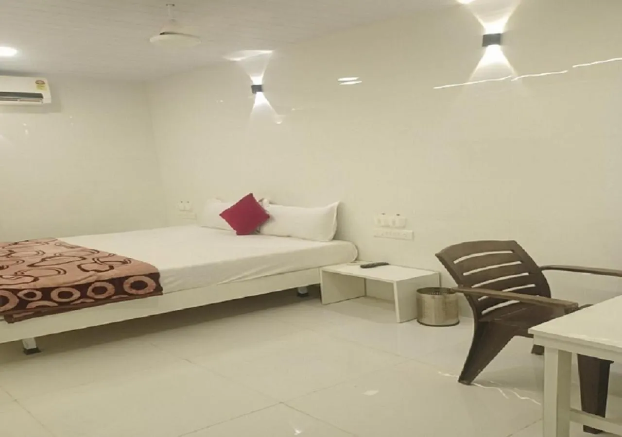 Shower in Hotel Geetanjali St Bus Stand Panvel