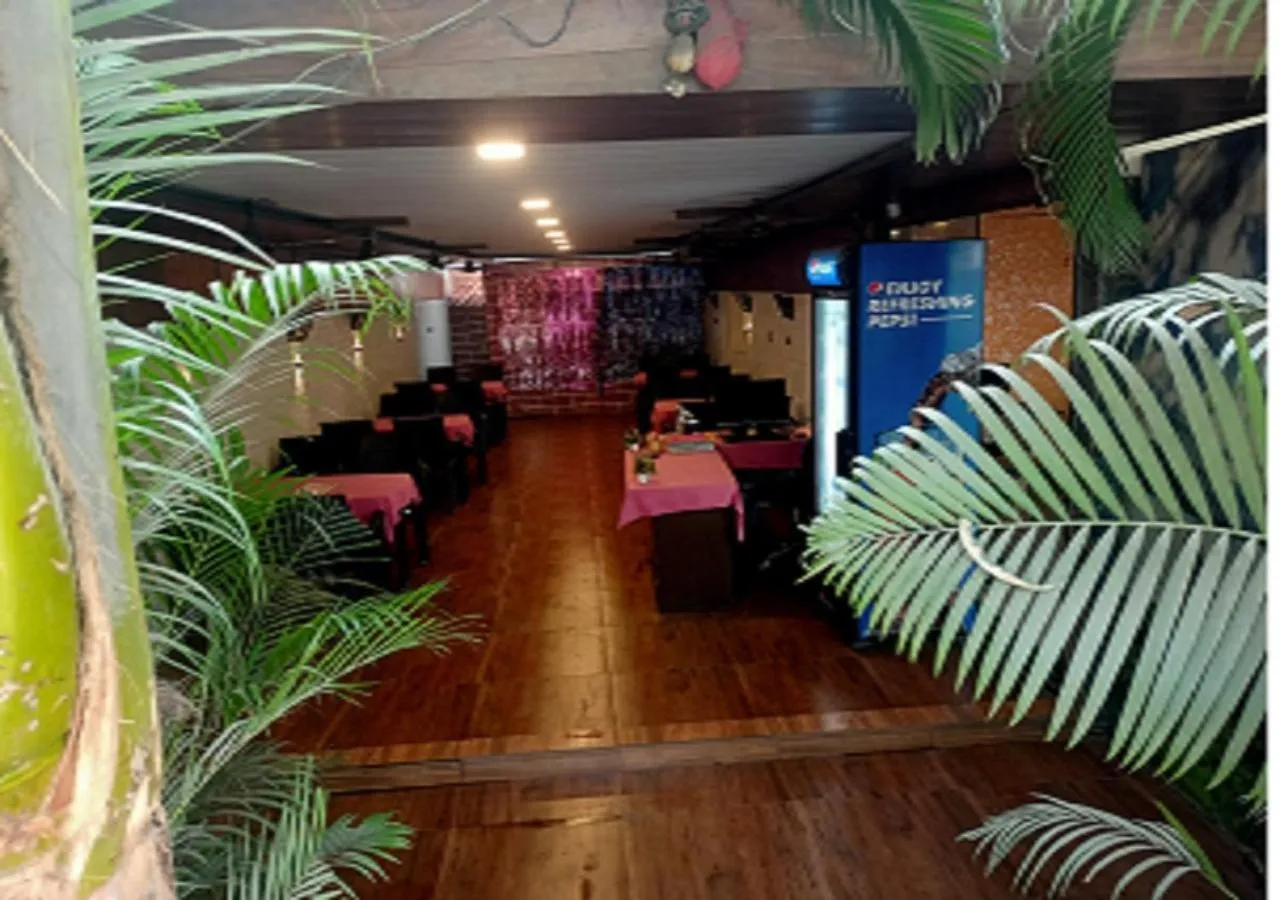 Restaurant/places to eat in Hotel Geetanjali St Bus Stand Panvel