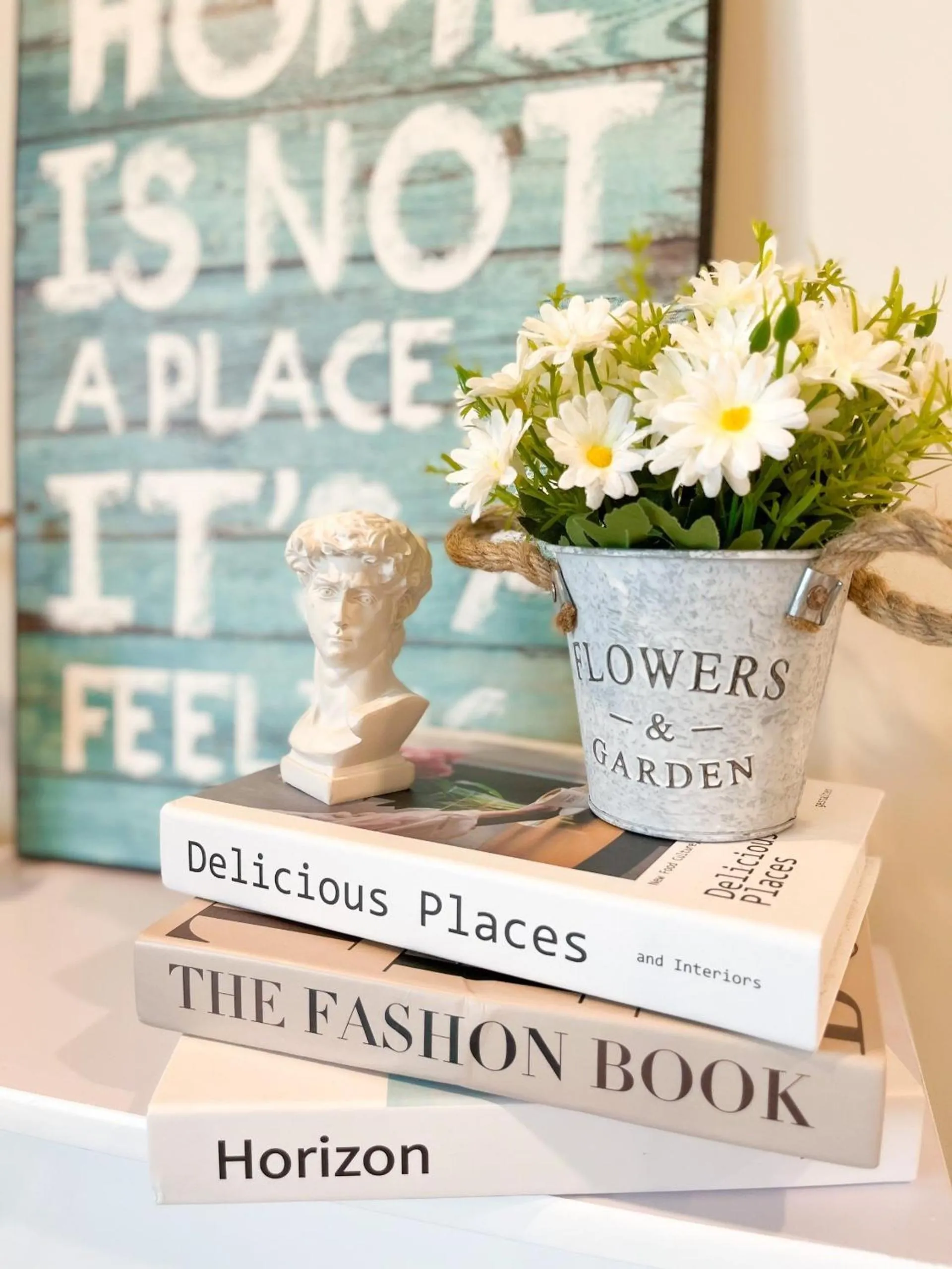 Library in The Sóng Apartment Vũng Tàu - Mita House