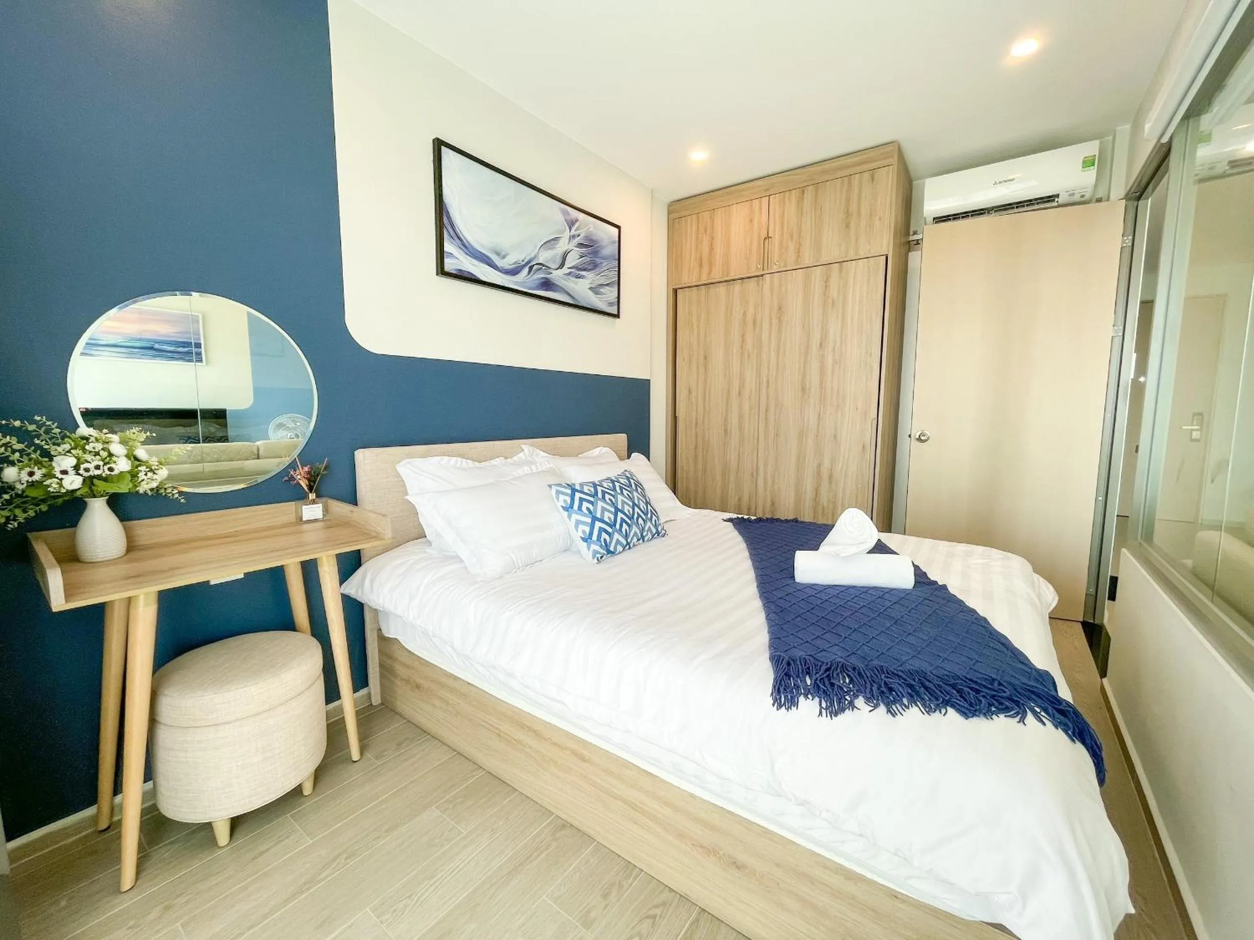 Decorative detail, Bed in The Sóng Apartment Vũng Tàu - Mita House