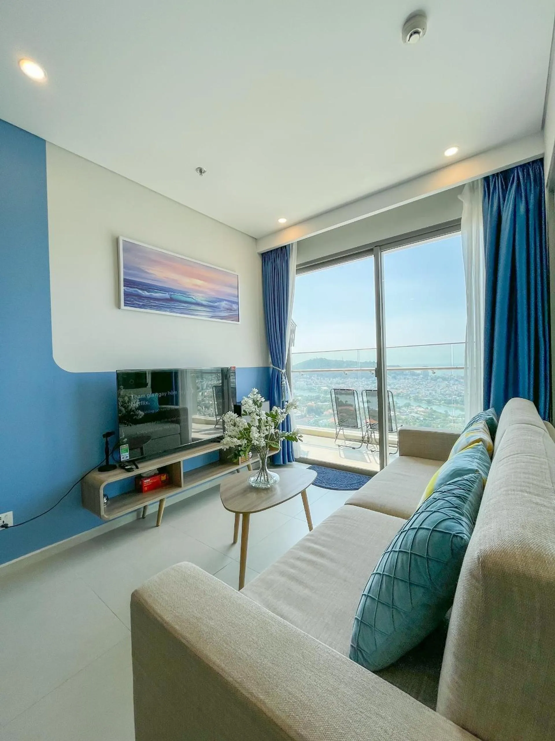 Communal lounge/ TV room in The Sóng Apartment Vũng Tàu - Mita House