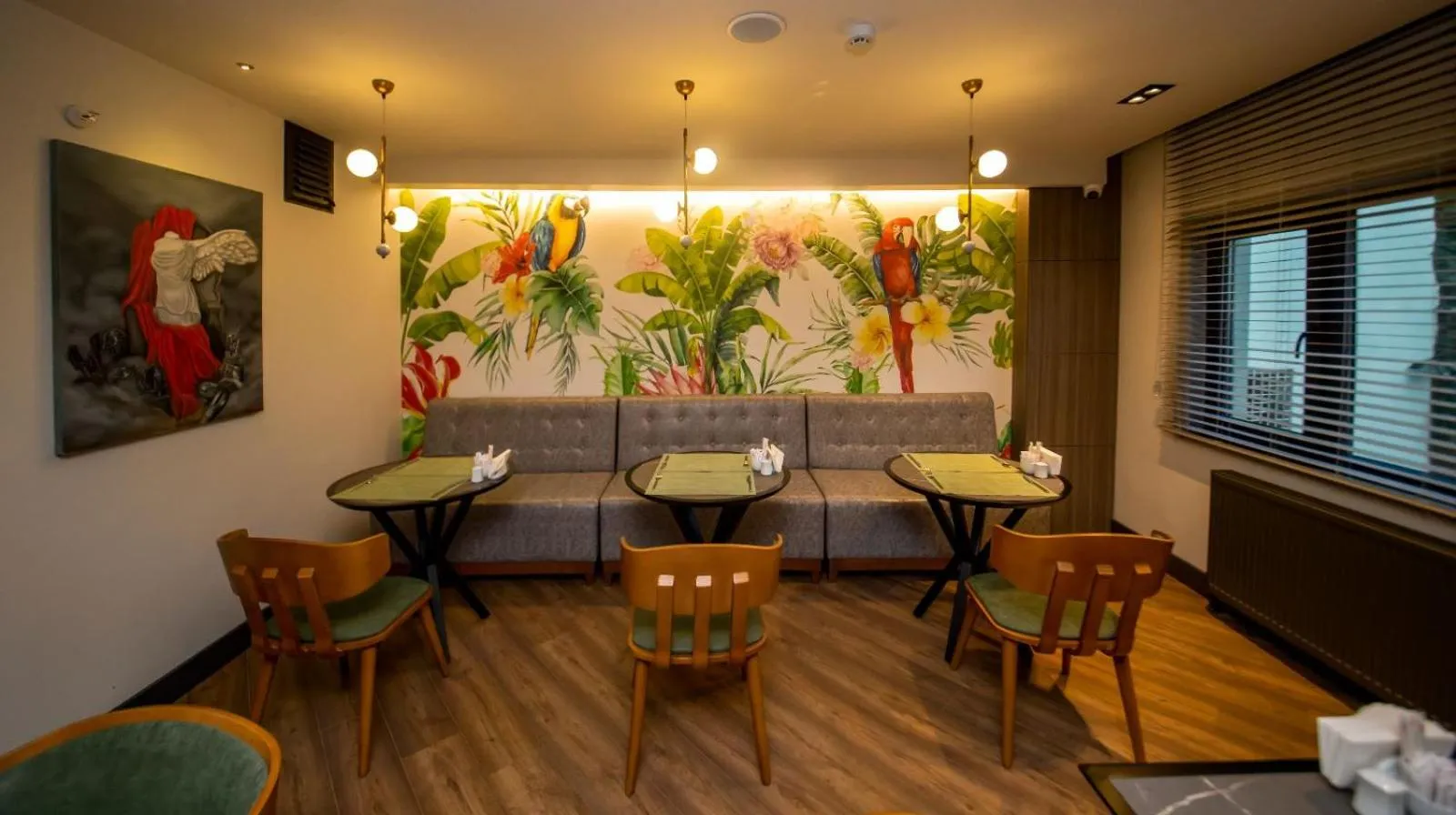 Restaurant/places to eat in CITY ASYA HOTEL