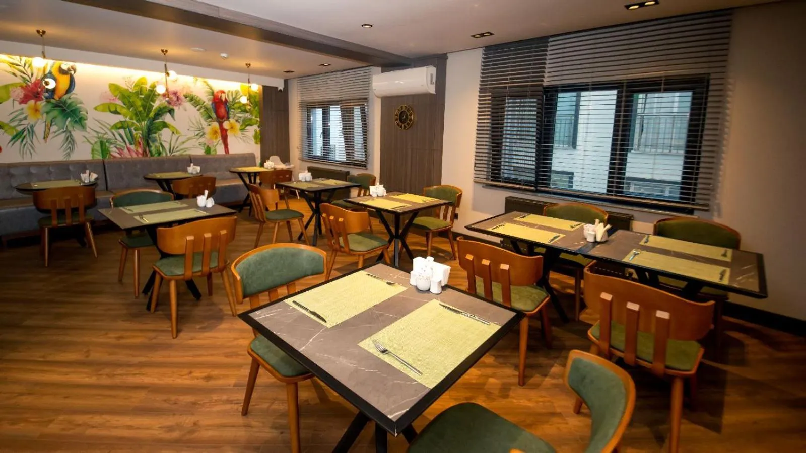 Restaurant/places to eat in CITY ASYA HOTEL