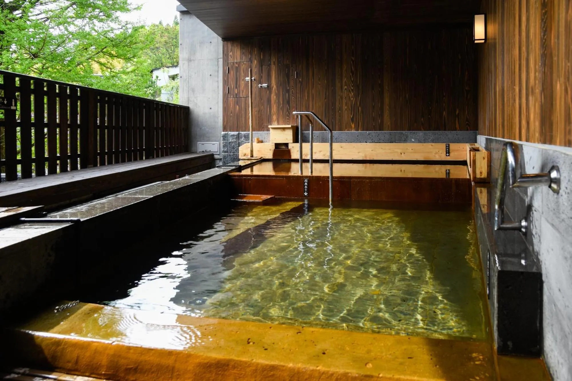 Hot Spring Bath in Ryokan Nanjoen