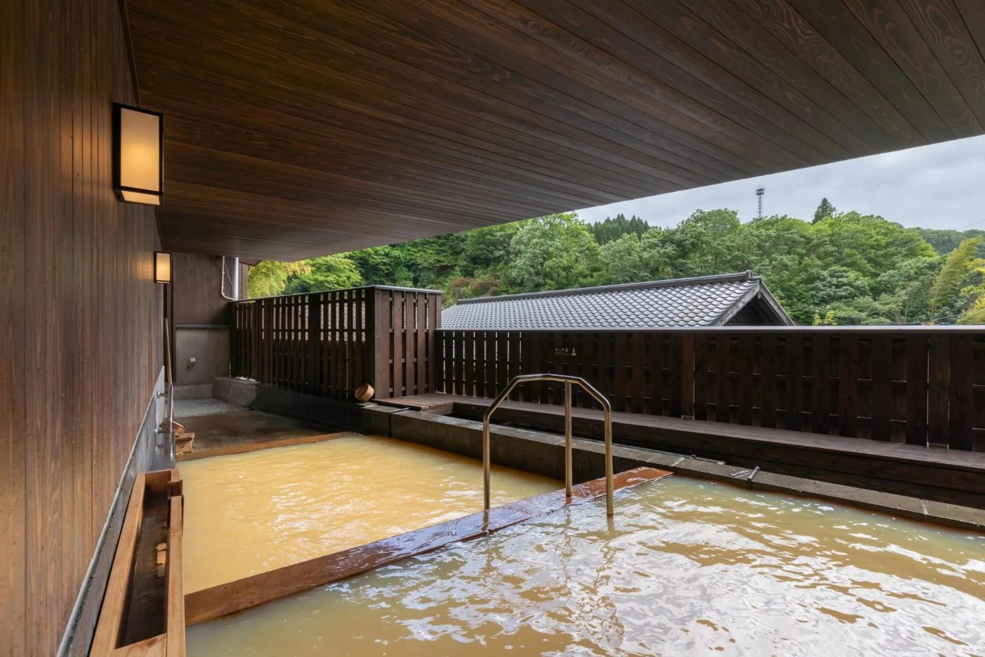 Hot Spring Bath in Ryokan Nanjoen