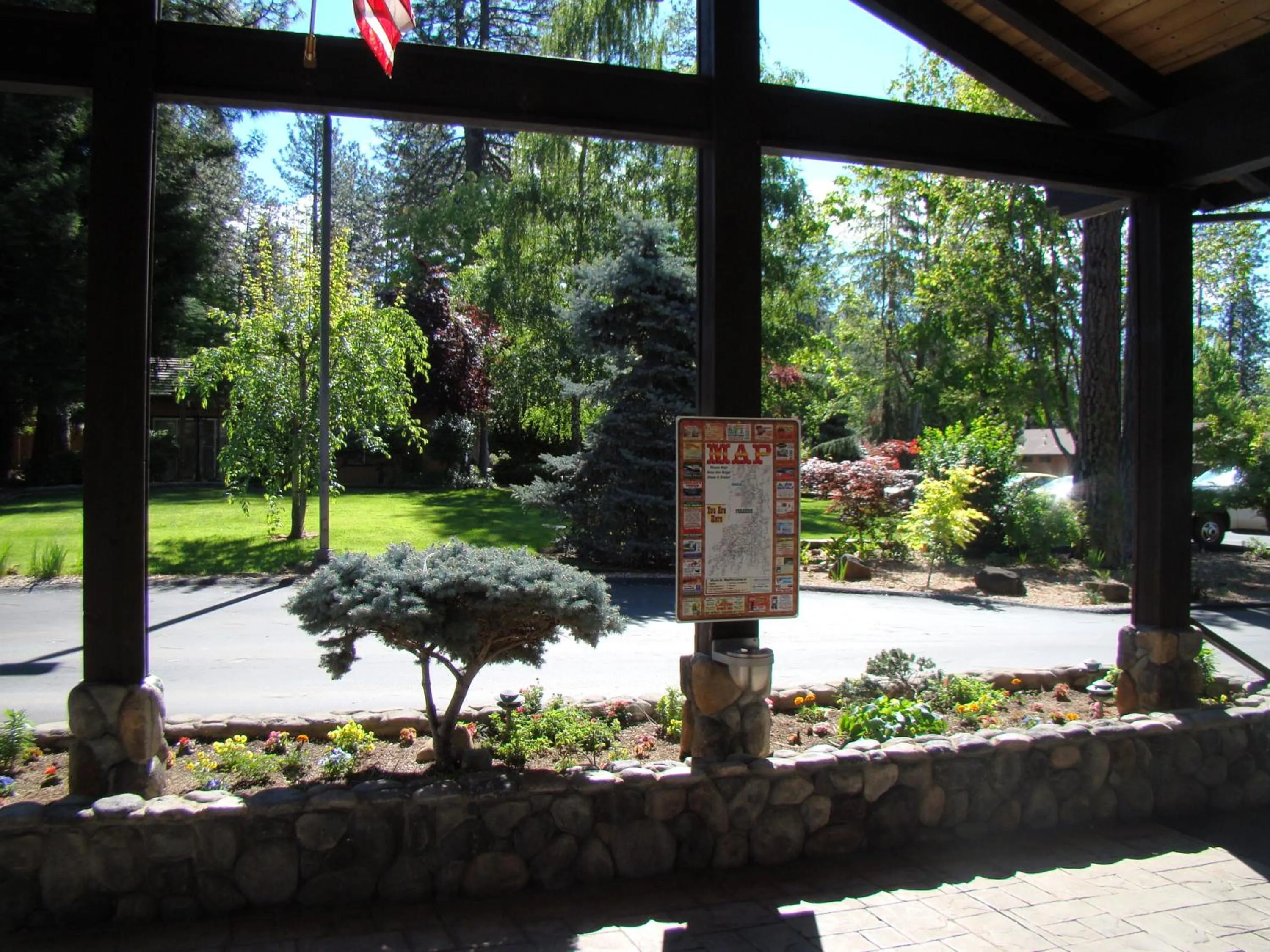 Facade/entrance in Ponderosa Gardens Motel