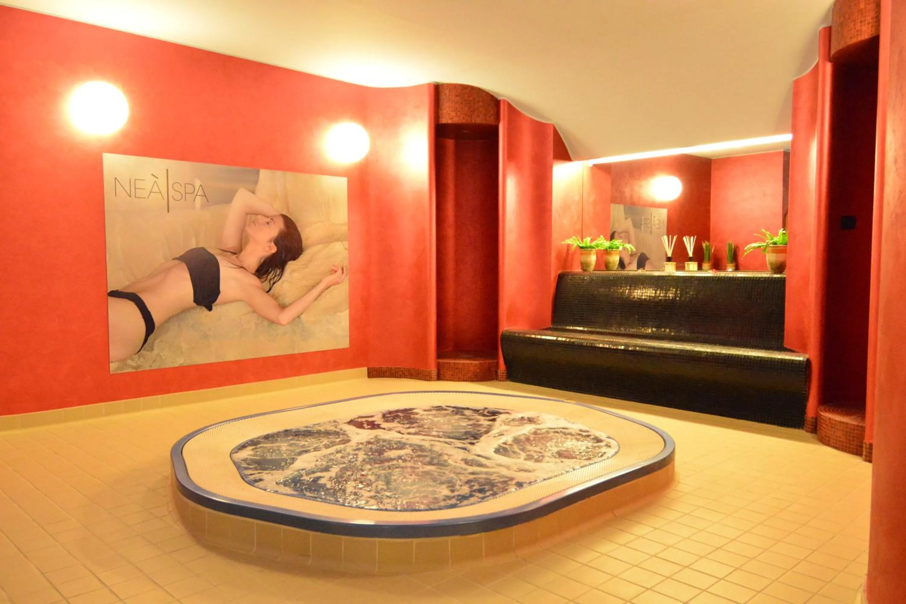 Hot Tub in Air Palace Hotel