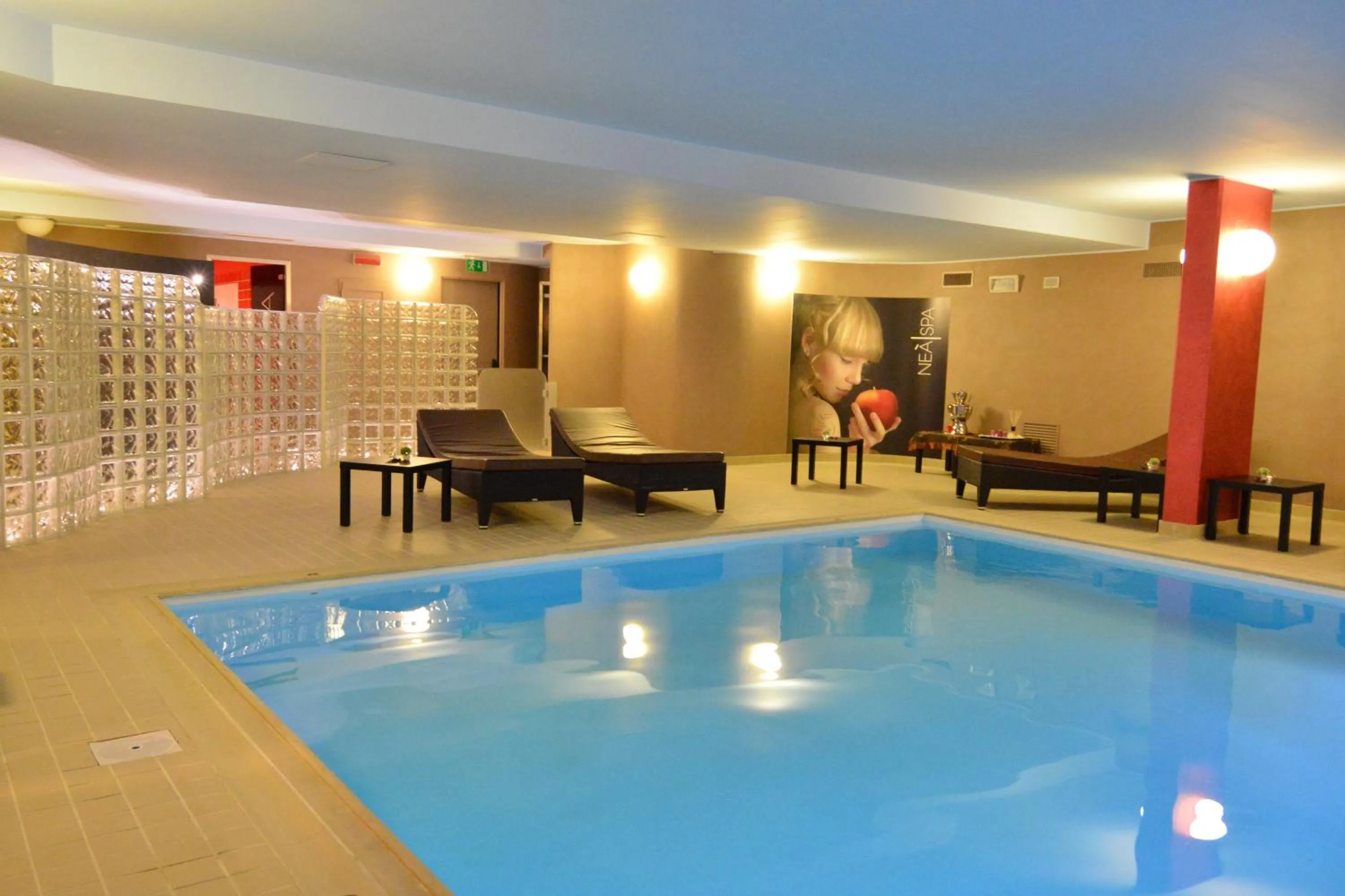 Swimming pool in Air Palace Hotel