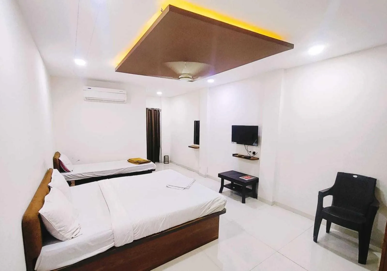 Bedroom, Bed in Hotel O Grand Executive