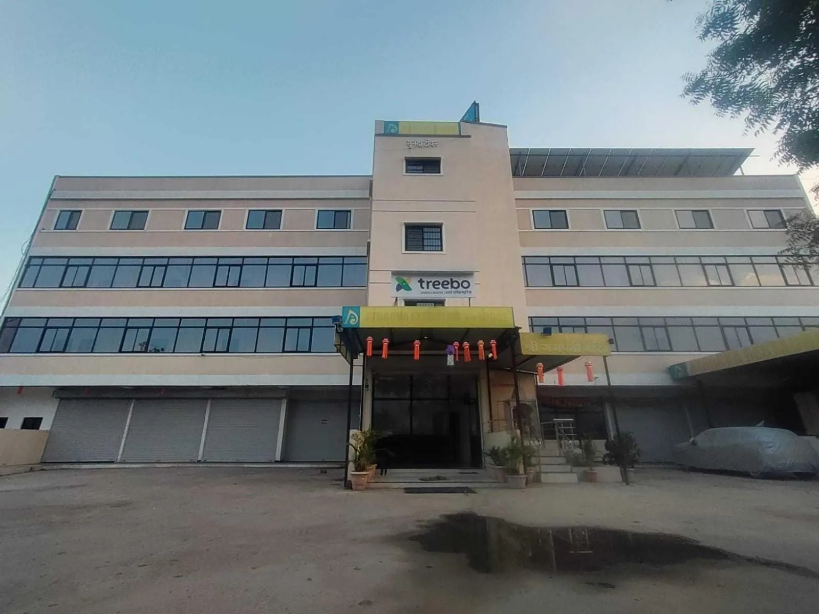 Facade/entrance in Hotel O Grand Executive