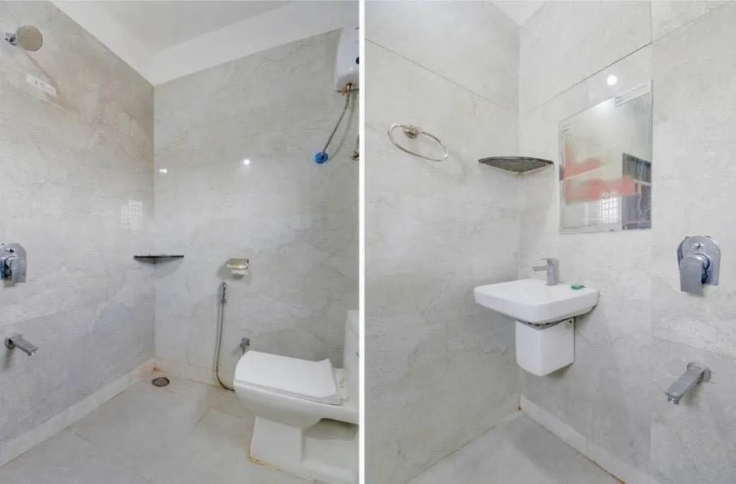 Bathroom in Hotel O Grand Executive