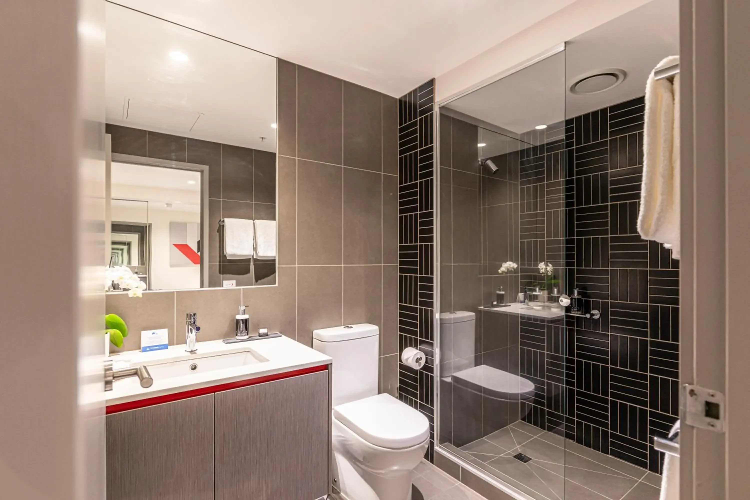 Executive Two-Bedroom Apartment in Corporate Living Accommodation Abbotsford Executive Two-Bedroom Apartment in Corporate Living Accommodation Abbotsford