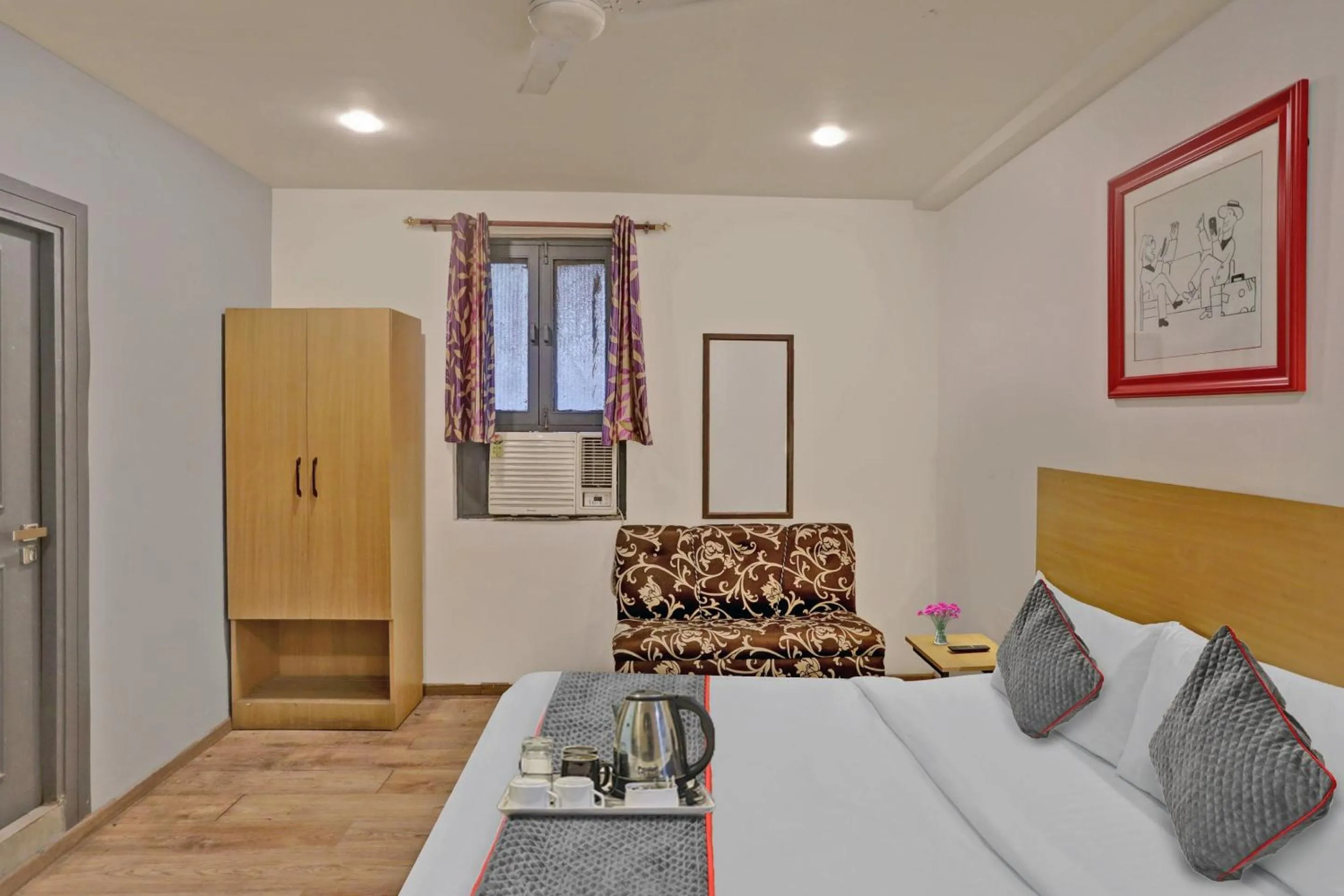 Bedroom, Bed in Townhouse Jp Grand Near Mayapuri Chowk