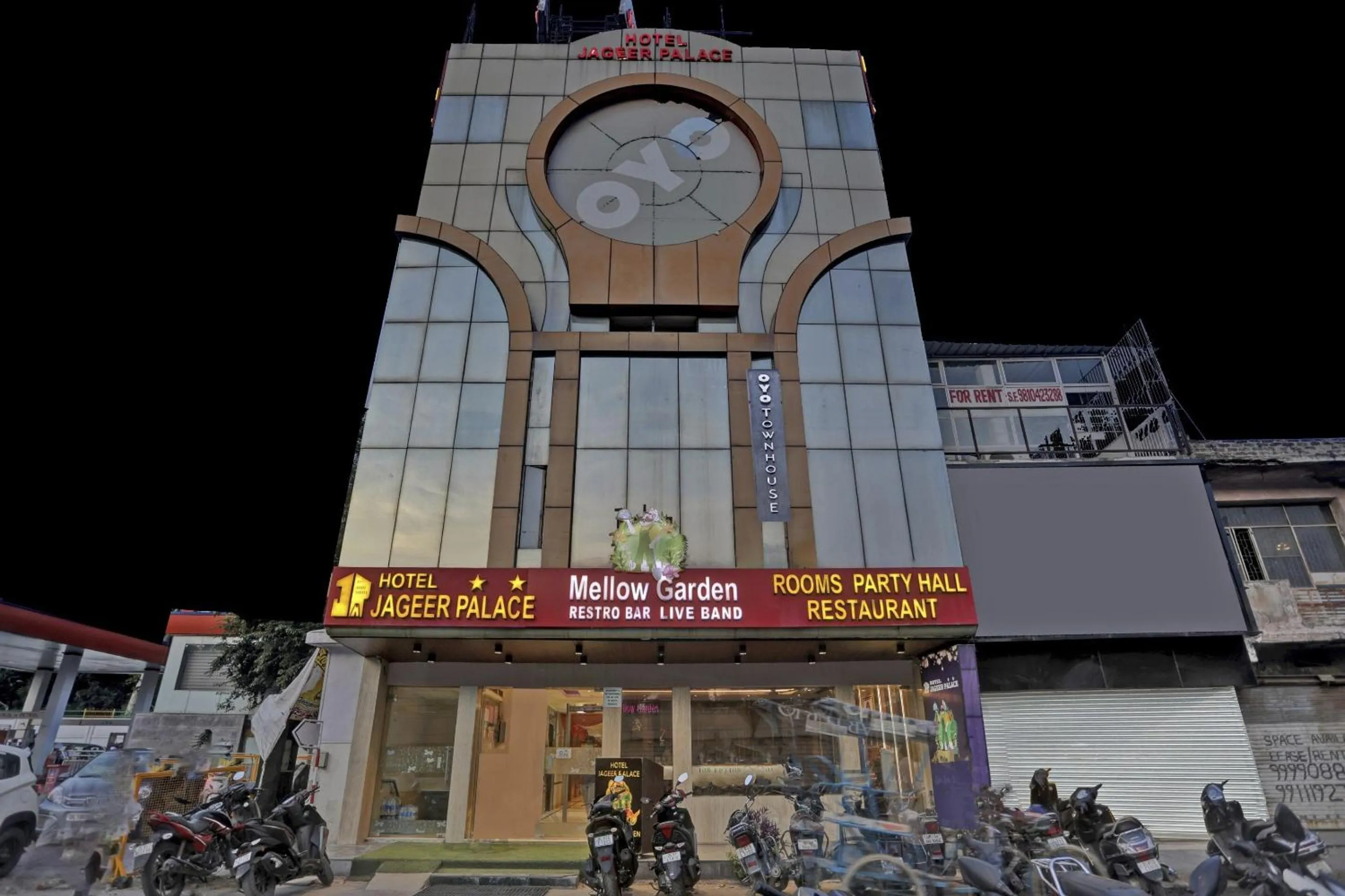 Facade/entrance in Townhouse Jp Grand Near Mayapuri Chowk