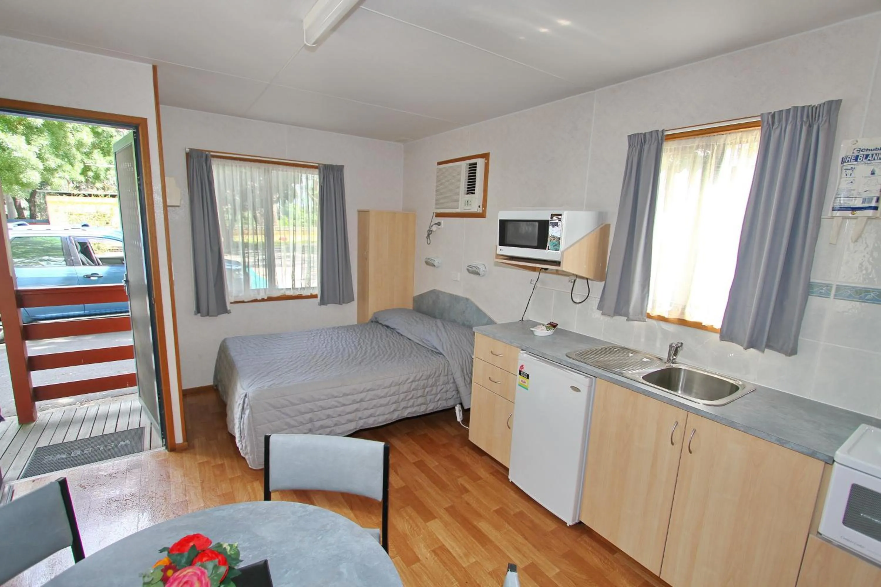 Standard Double Room in Wangaratta Caravan Park