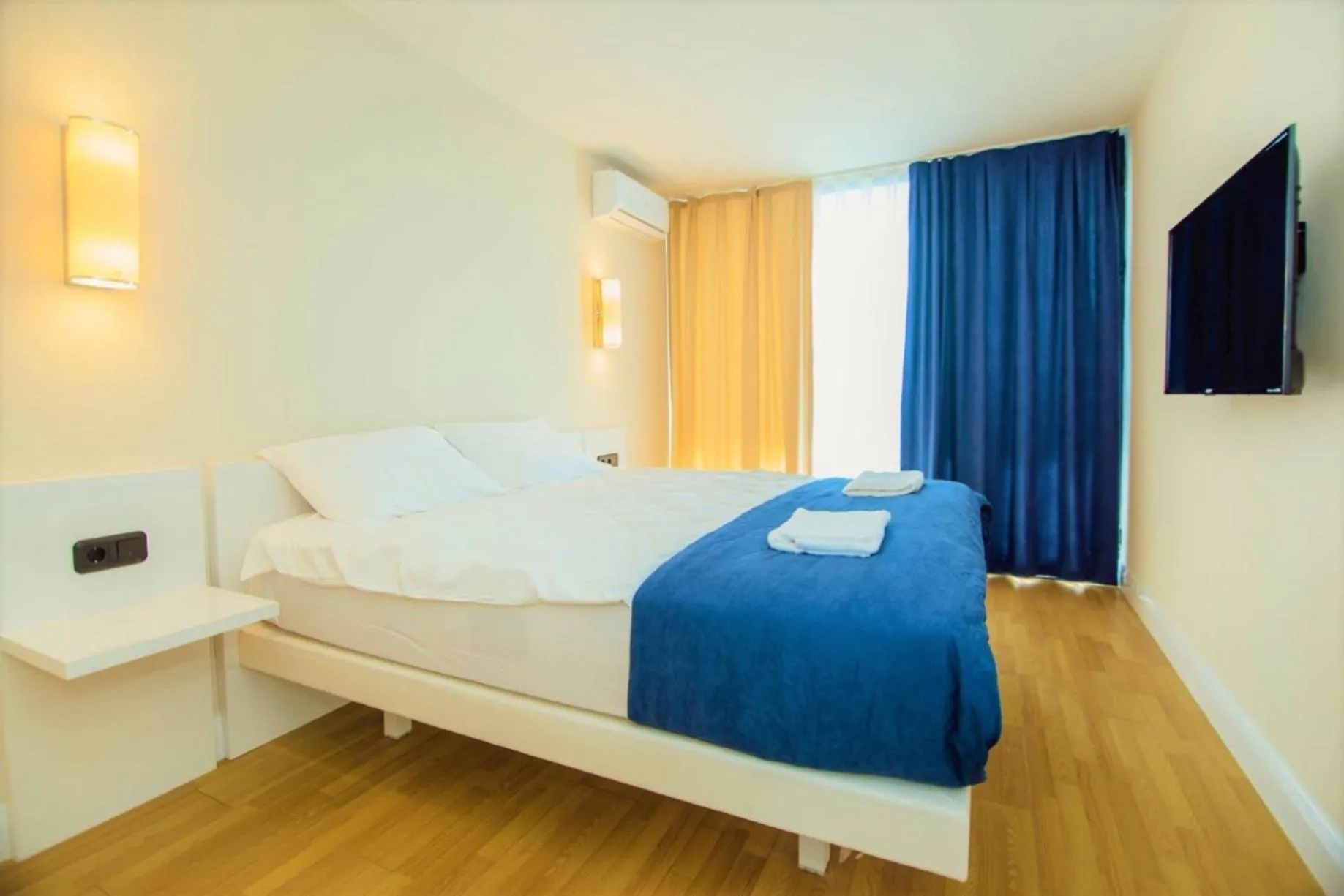 Communal lounge/ TV room, Bed in Elegance Sea View Aparthotel In Orbi City Batumi