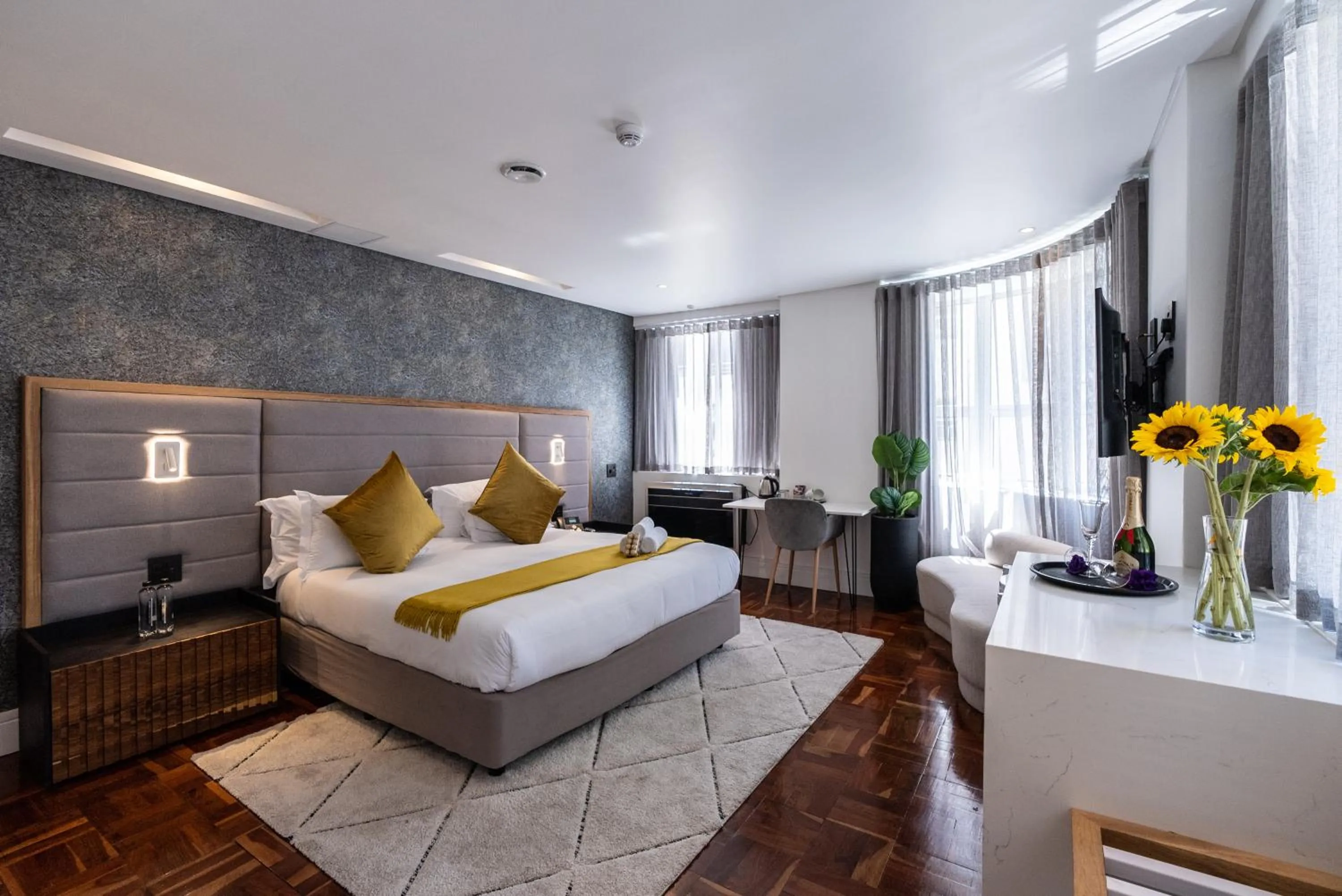 Photo of the whole room, Bed in Cape Diamond Boutique Hotel