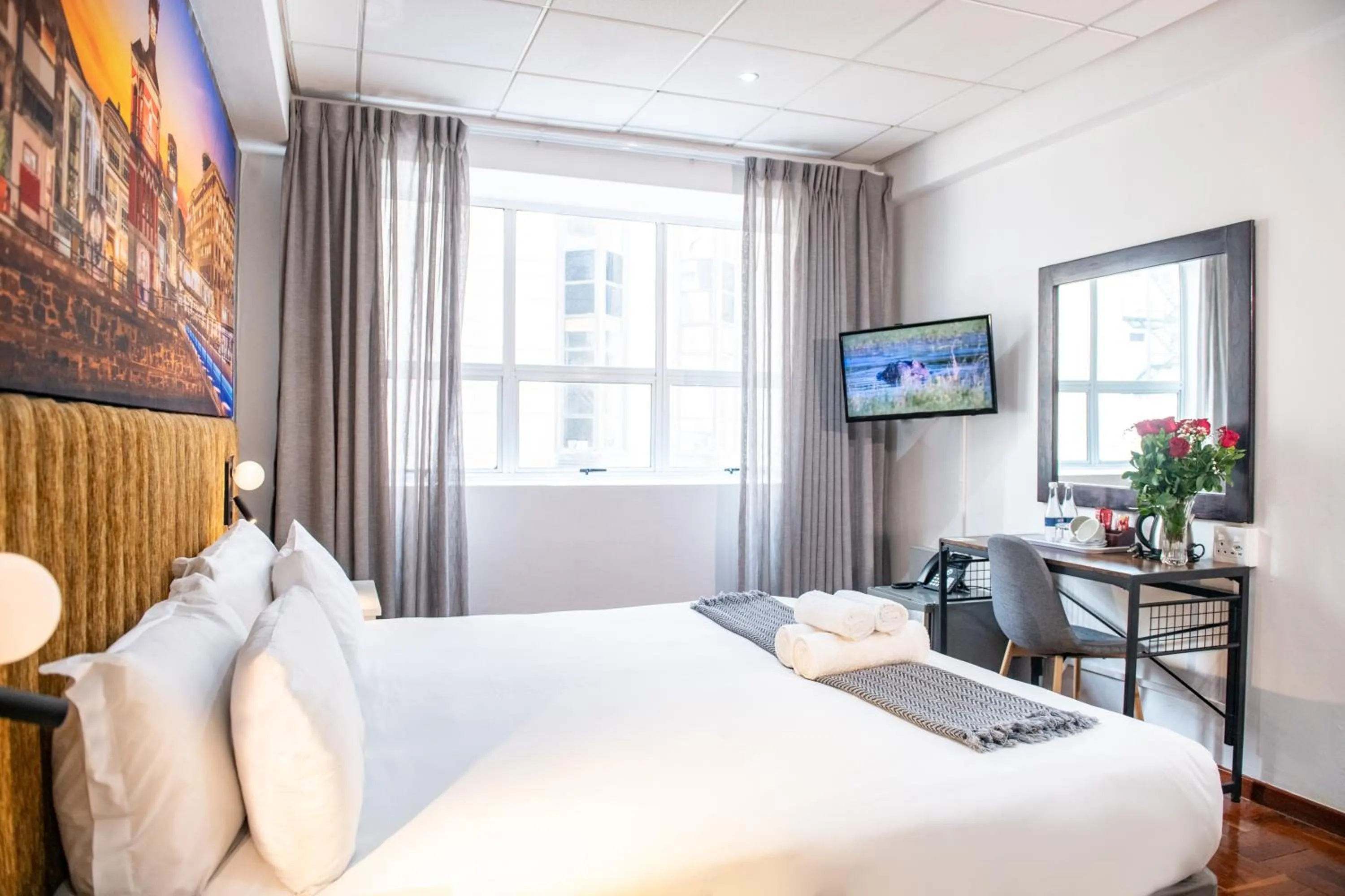 Photo of the whole room, Bed in Cape Diamond Boutique Hotel