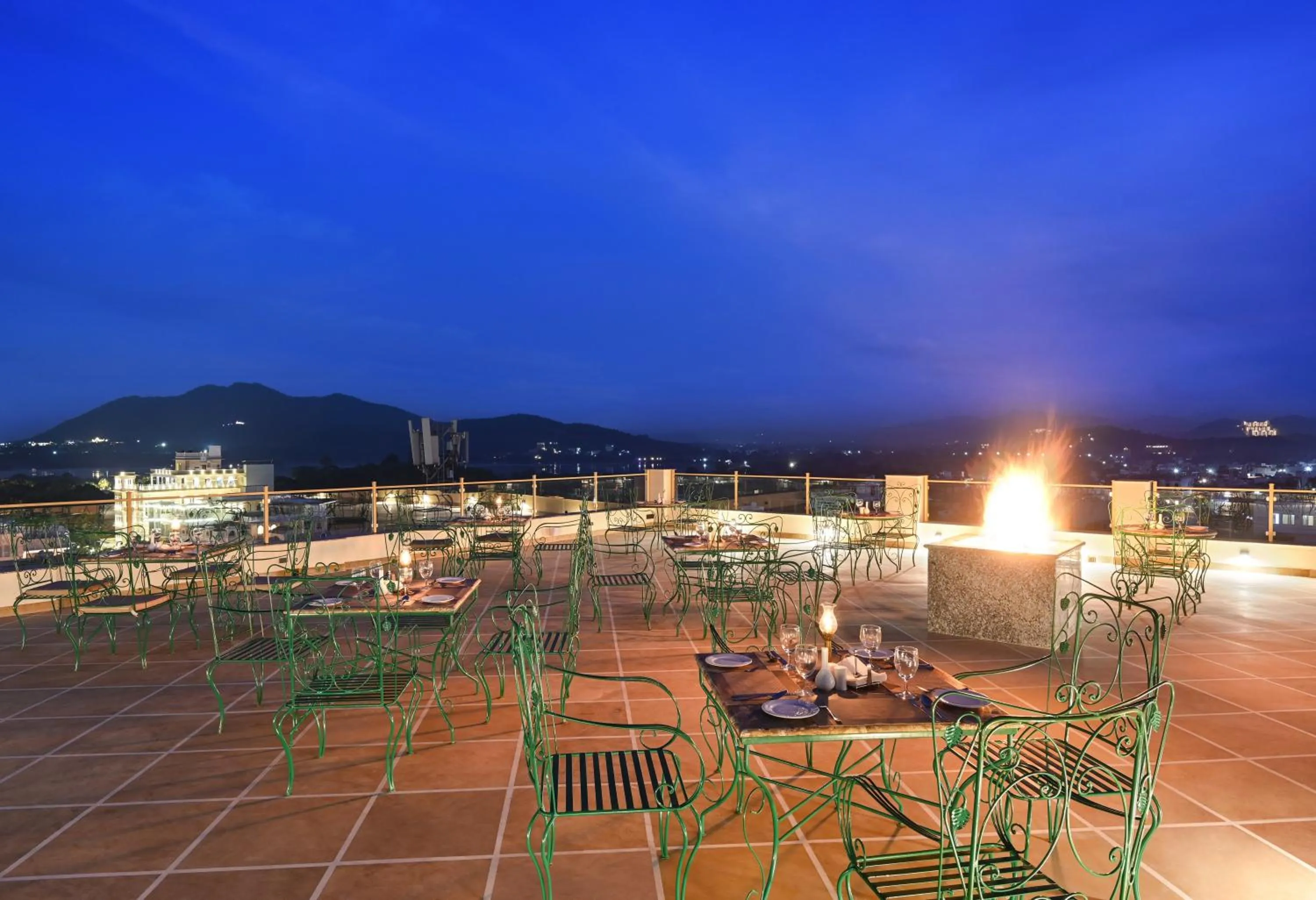 Restaurant/places to eat in Shahpura Barliyas House