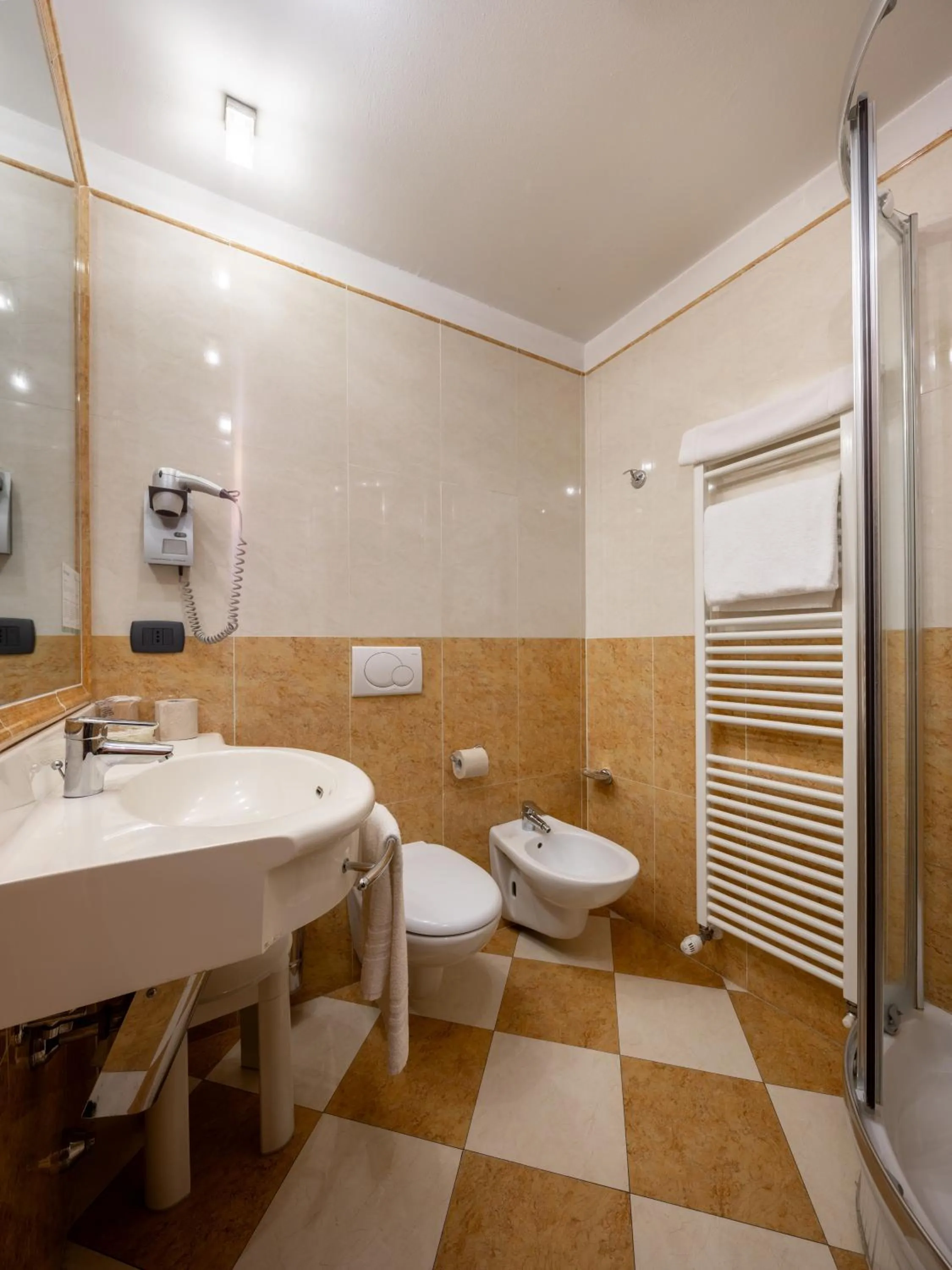 Bathroom in Hotel Lucrezia Borgia