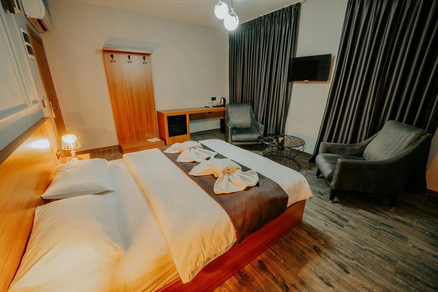 Bed in Grand Quars Hotel