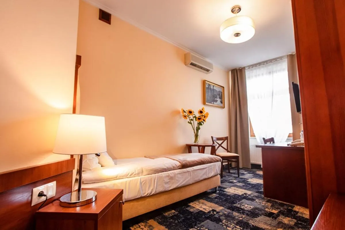 Seating area, Bed in Hotel Hubertus Rzeszów