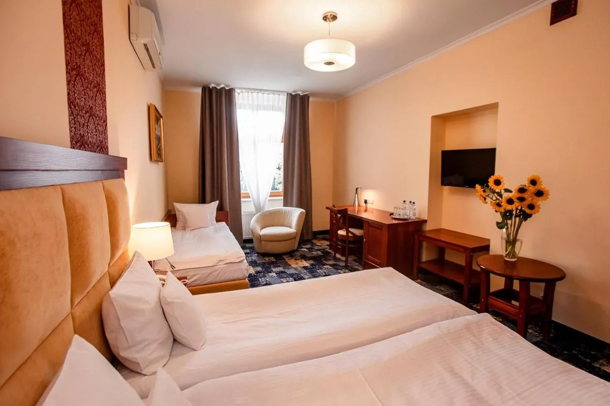 Bed in Hotel Hubertus Rzeszów